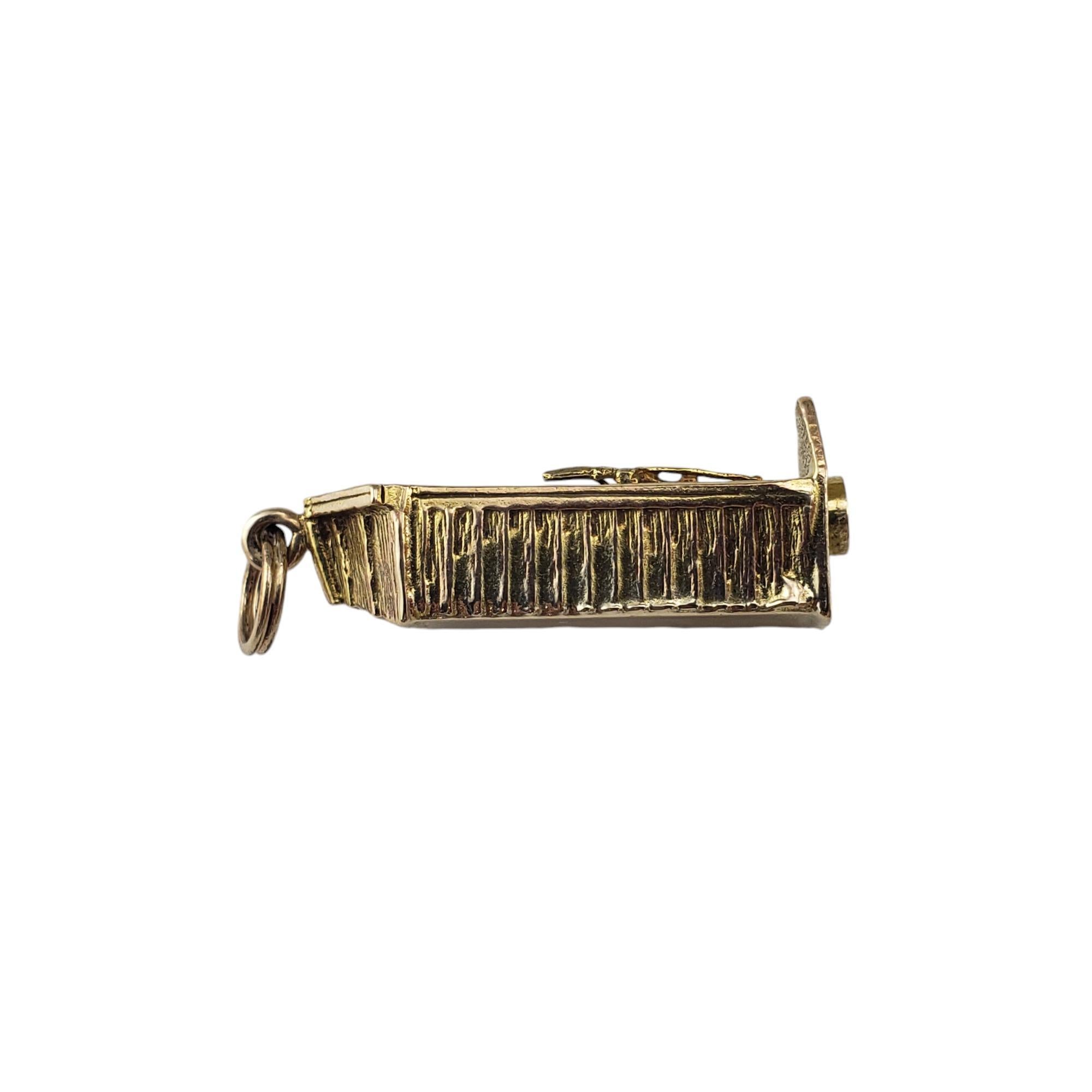 Charm de la garde royale en or mécanique jaune 9 carats #19132 Bon état - En vente à Washington Depot, CT