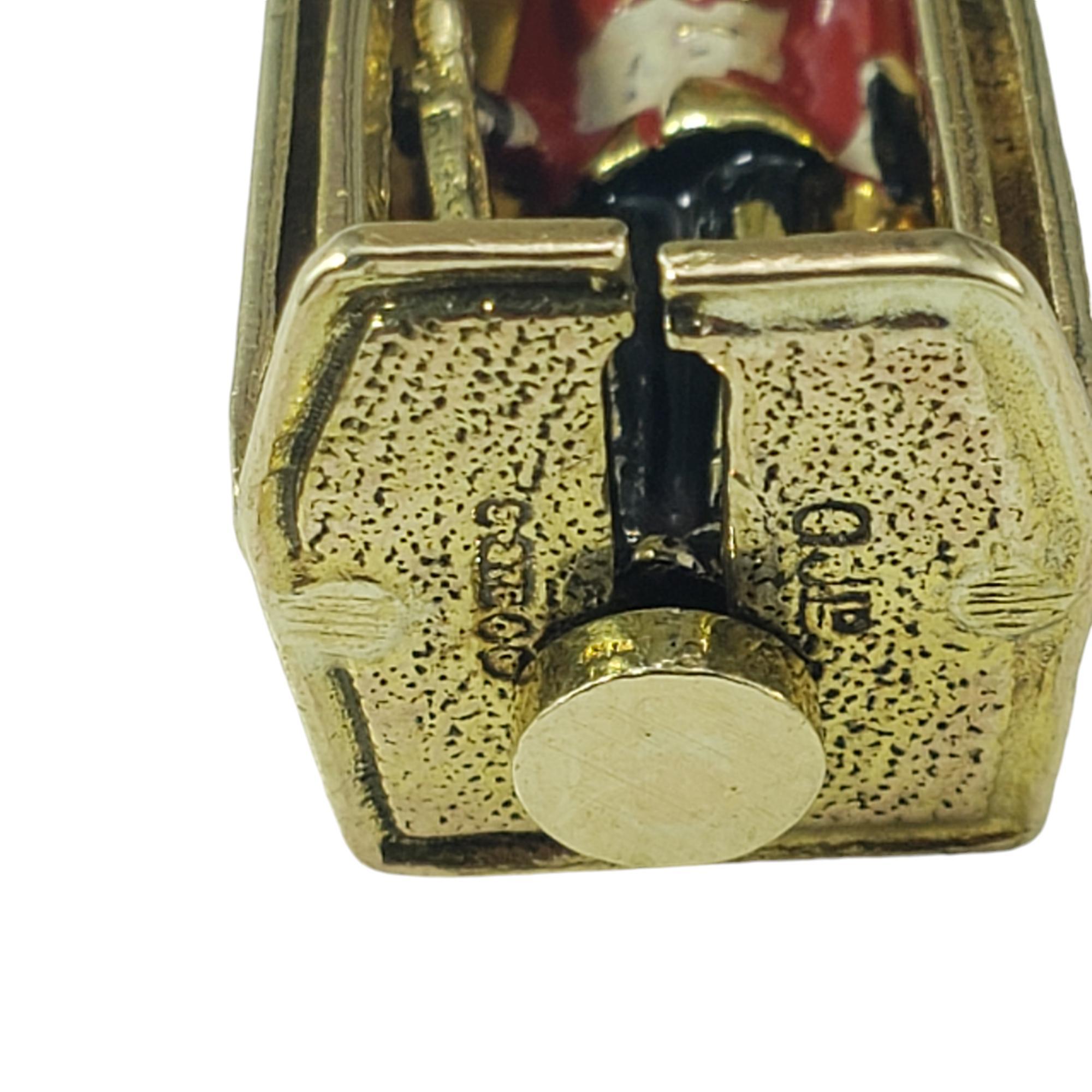 Charm de la garde royale en or mécanique jaune 9 carats #19132 en vente 3
