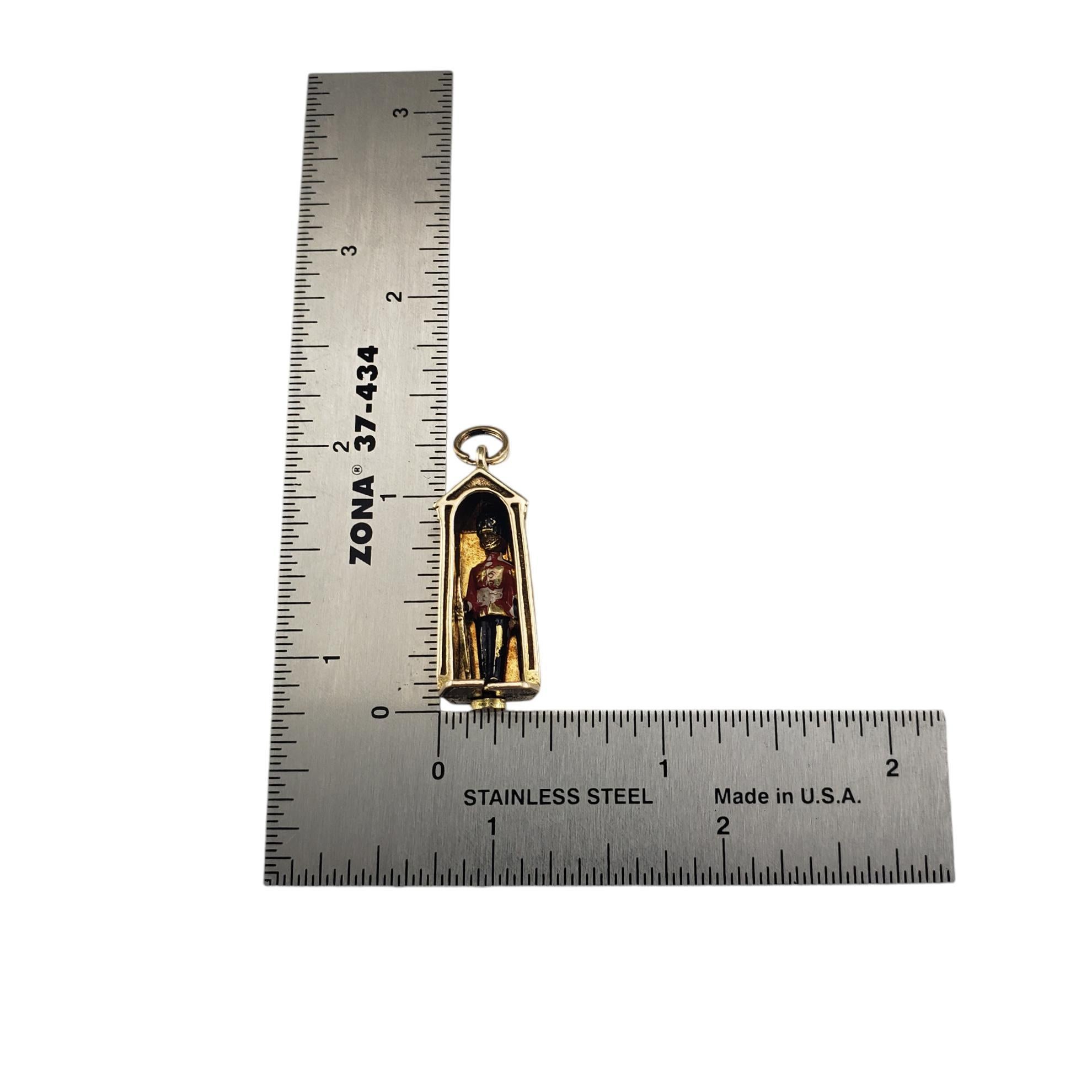 Charm de la garde royale en or mécanique jaune 9 carats #19132 en vente 4