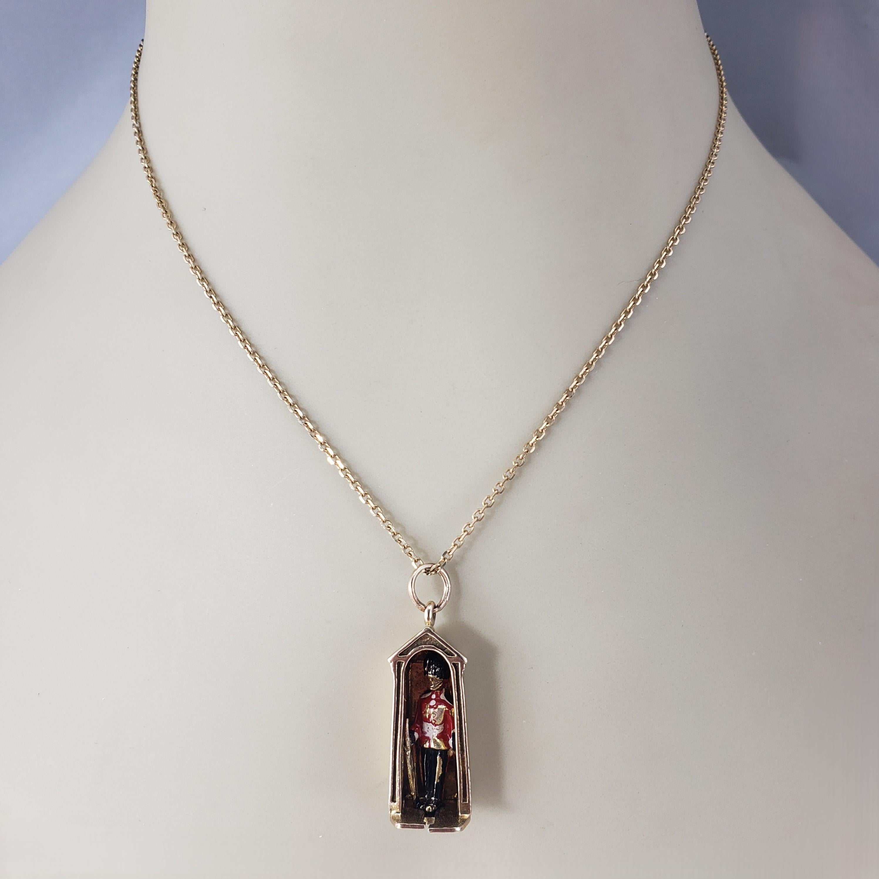 Charm de la garde royale en or mécanique jaune 9 carats #19132 en vente 5