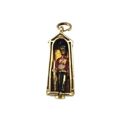 Charm de la garde royale en or mécanique jaune 9 carats #19132