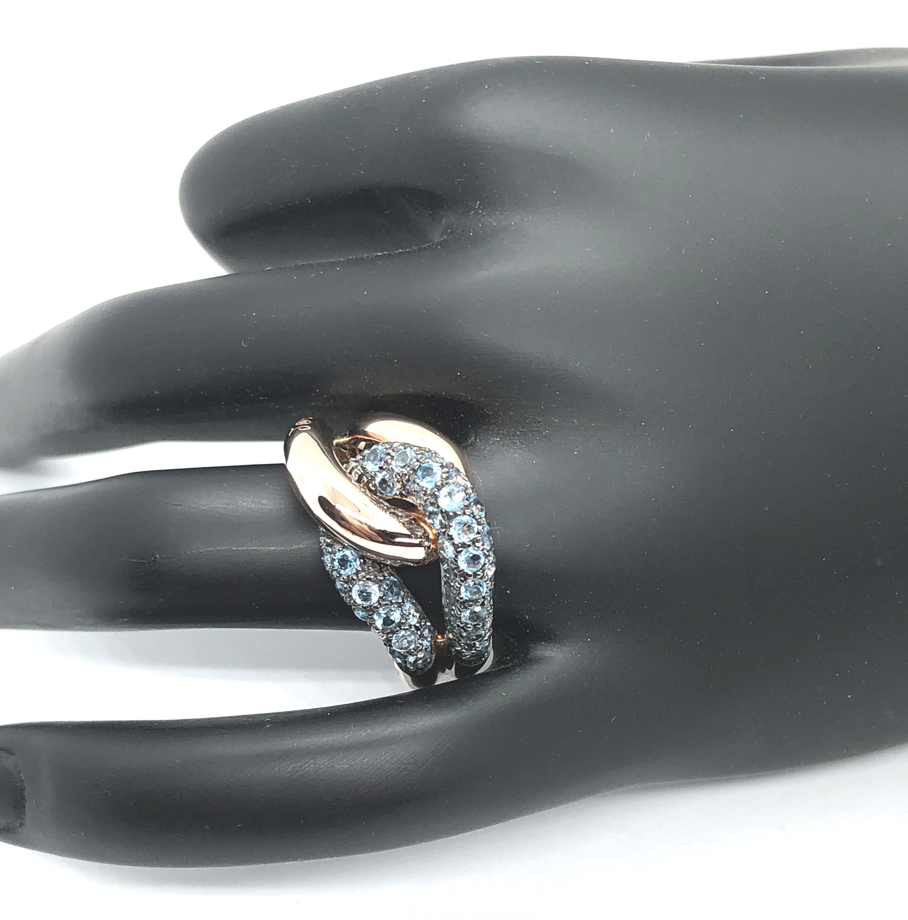 9 Karat Pink Gold Embrace Ring with Aquamarine Brilliant Cut Pavé 1.55 Carat For Sale 4
