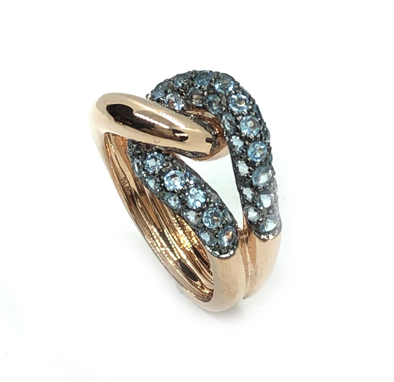 9 Karat Pink Gold Embrace Ring with Aquamarine Brilliant Cut Pavé 1.55 Carat In New Condition For Sale In Valenza, IT