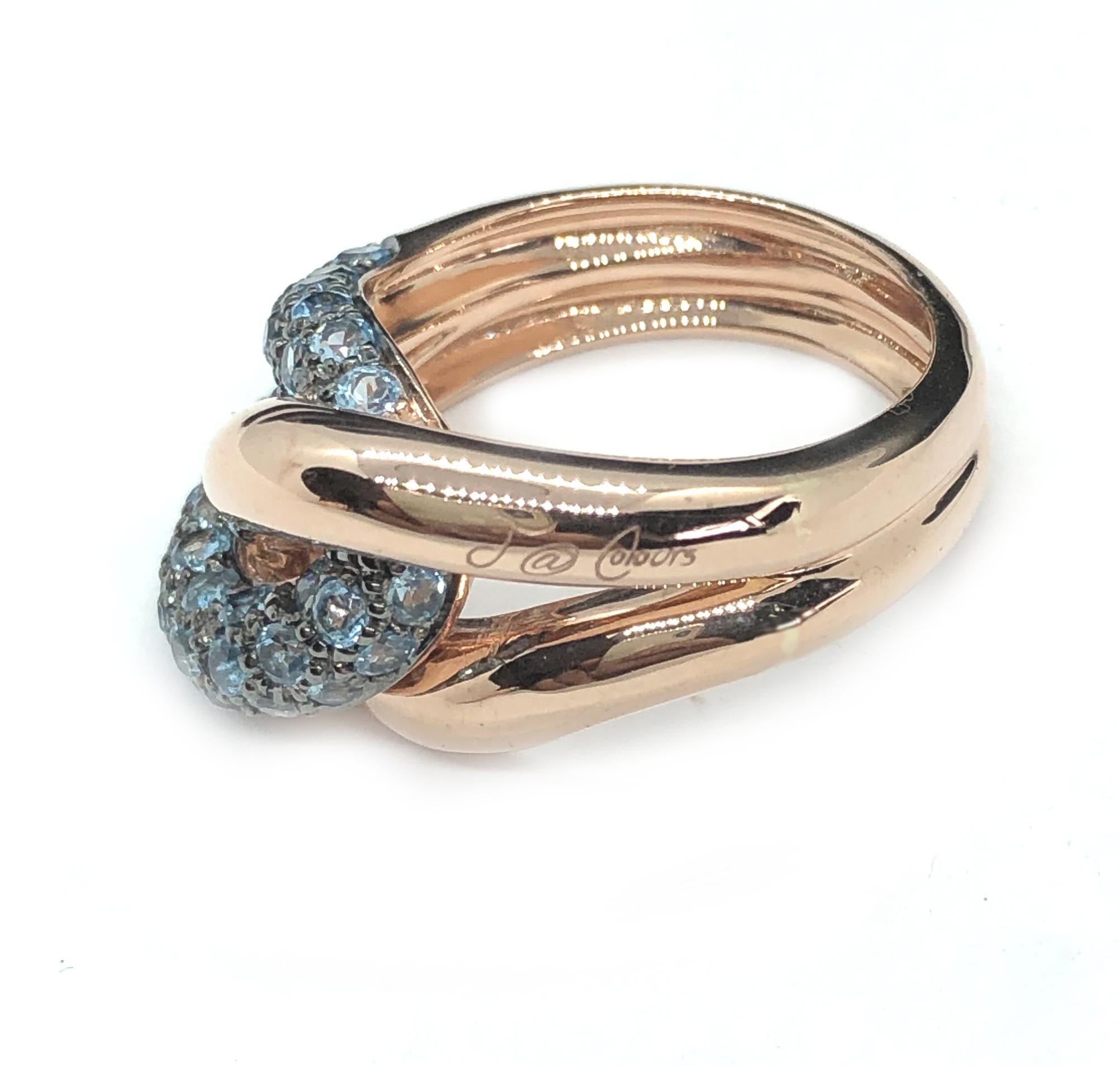 9 Karat Pink Gold Embrace Ring with Aquamarine Brilliant Cut Pavé 1.55 Carat For Sale 1