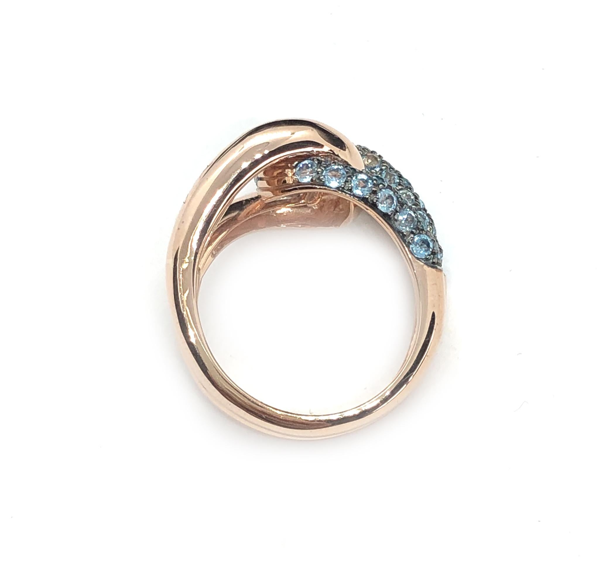9 Karat Pink Gold Embrace Ring with Aquamarine Brilliant Cut Pavé 1.55 Carat For Sale 2