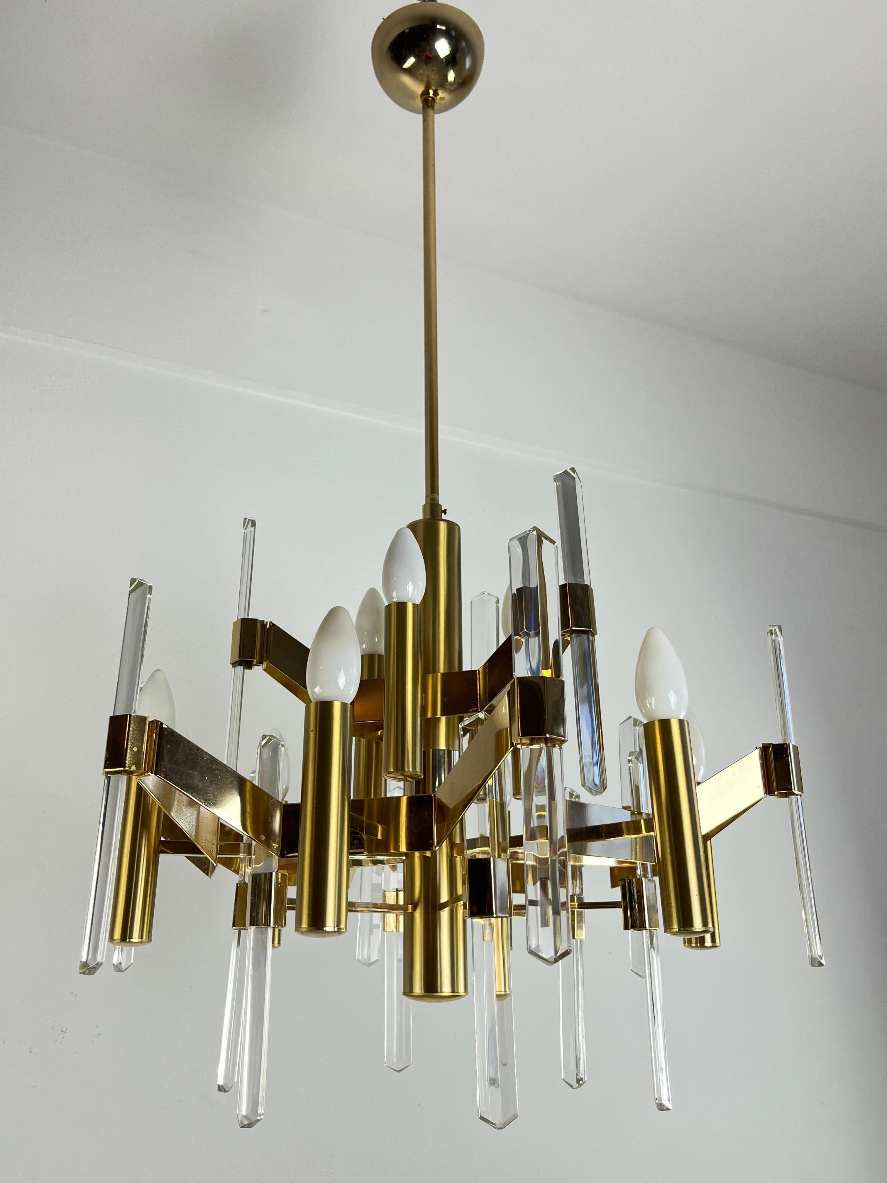 Lustre à 9 lumières de Gaetano Sciolari en laiton doré et cristal, 1970 Bon état - En vente à Palermo, IT