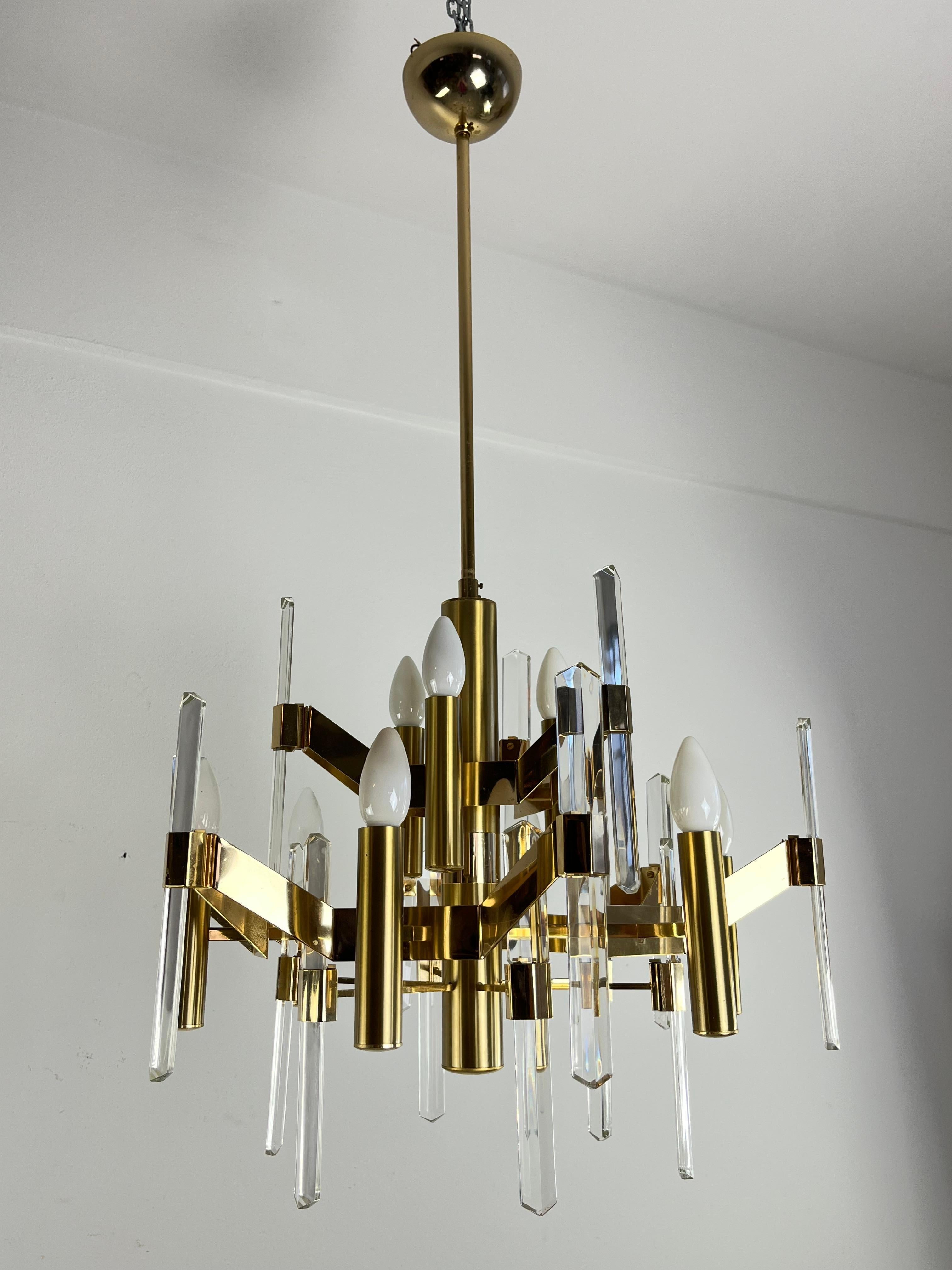 Fin du 20e siècle Lustre à 9 lumières de Gaetano Sciolari en laiton doré et cristal, 1970 en vente