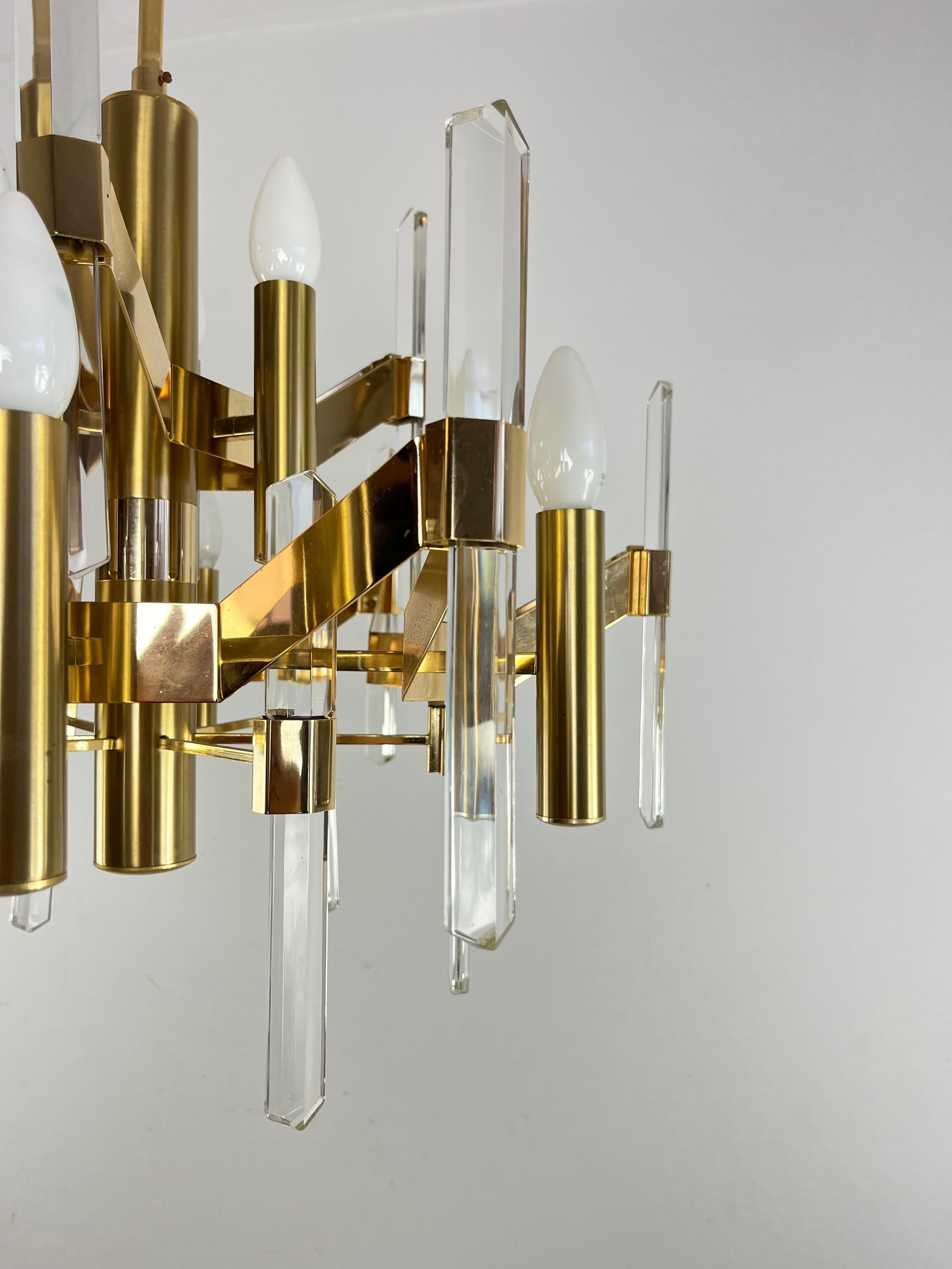 Lustre à 9 lumières de Gaetano Sciolari en laiton doré et cristal, 1970 en vente 1