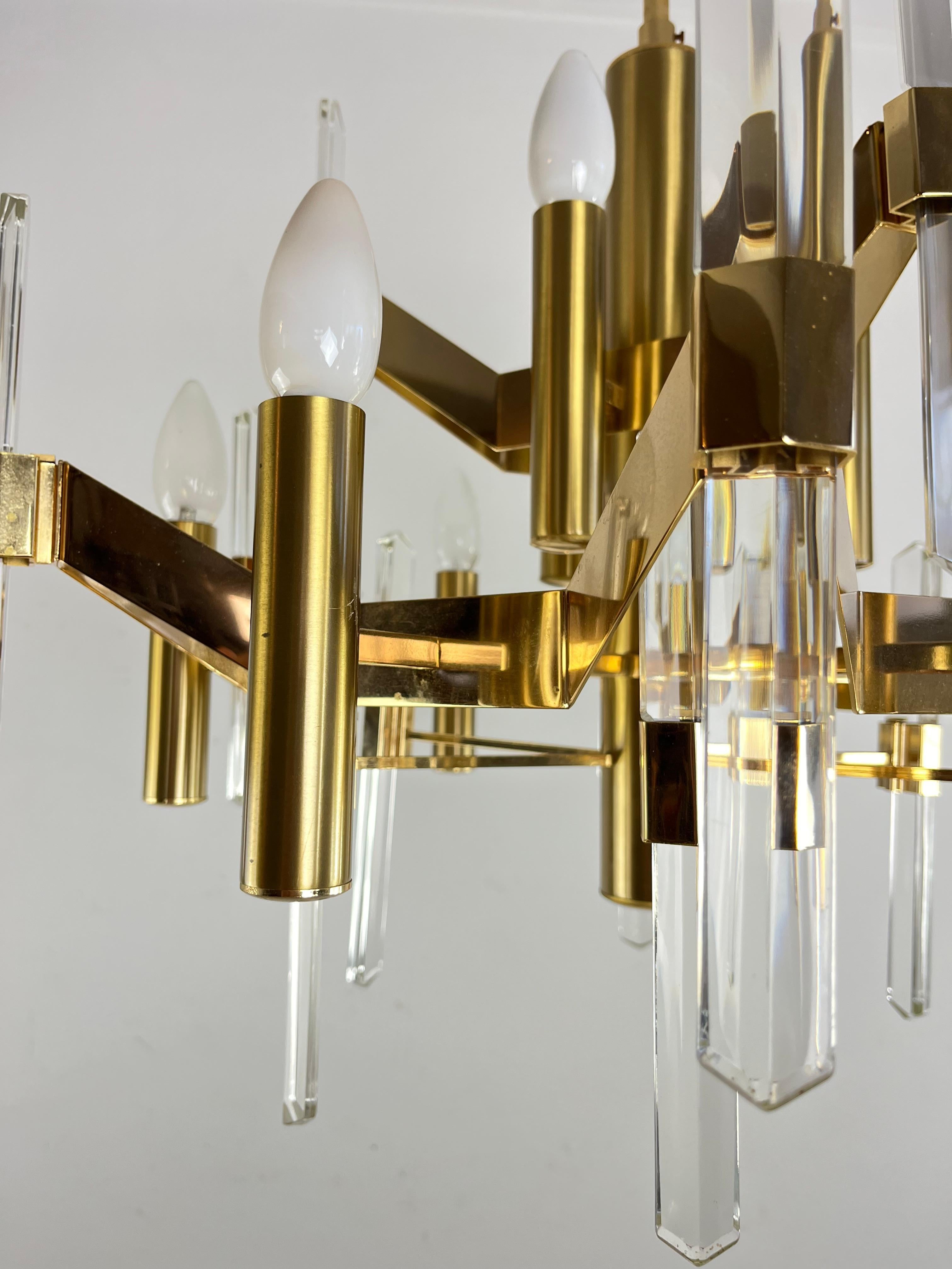 Lustre à 9 lumières de Gaetano Sciolari en laiton doré et cristal, 1970 en vente 2