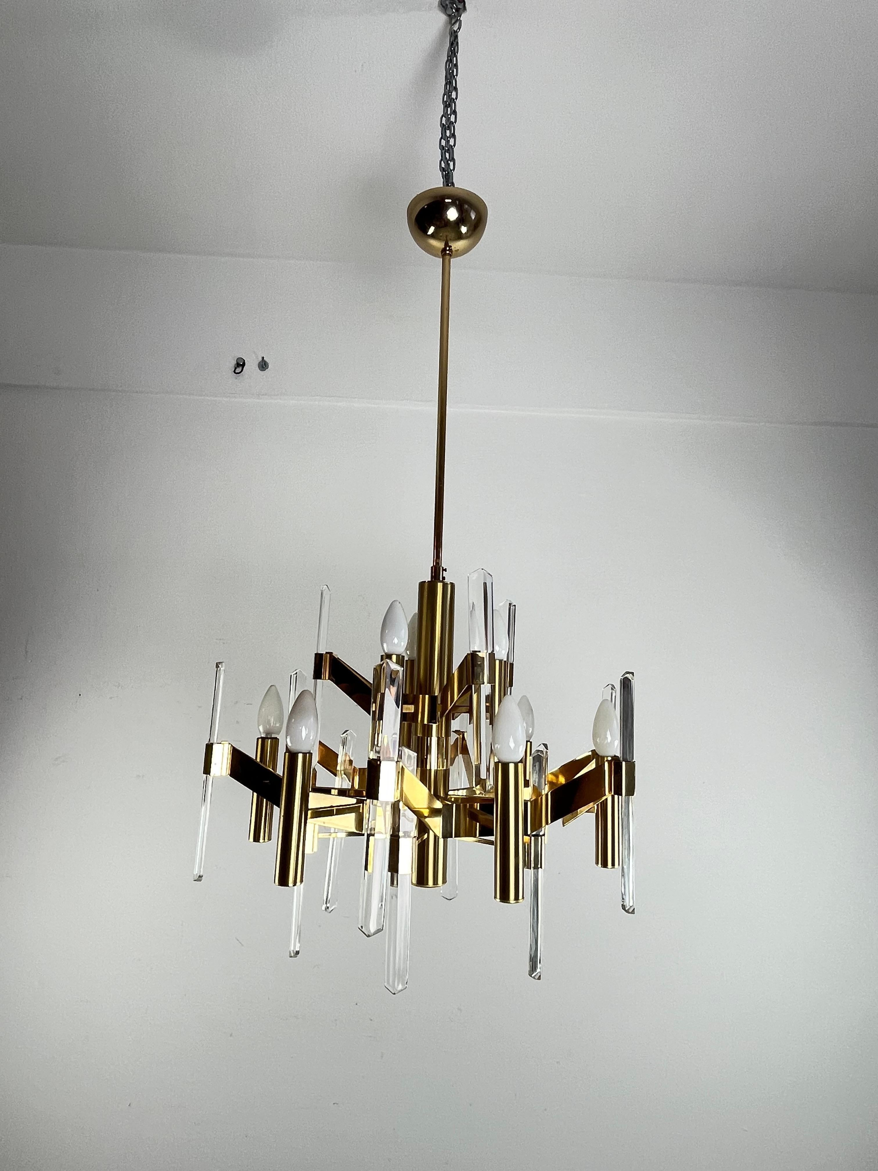 Lustre à 9 lumières de Gaetano Sciolari en laiton doré et cristal, 1970 en vente 3