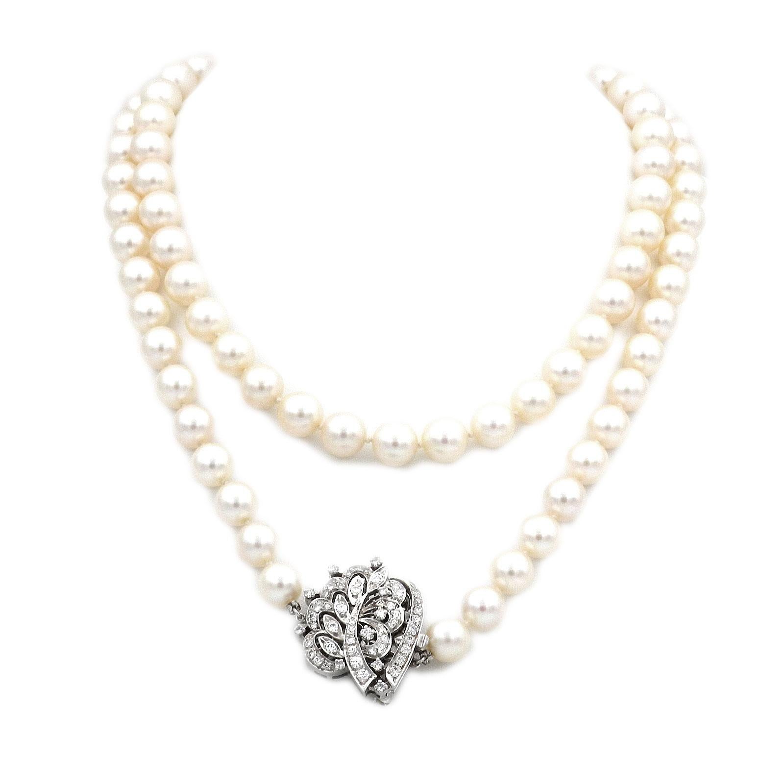Estate 9 mm Cultured Pearl Necklace with 2 Carat Diamond Set 14K White Gold Clasp   


This impressive 33 inch long pearl necklace with 2 carat diamond clasp displays a total of individually knotted, 8.5 to 9.0 mm cultured pearls 

The very fine