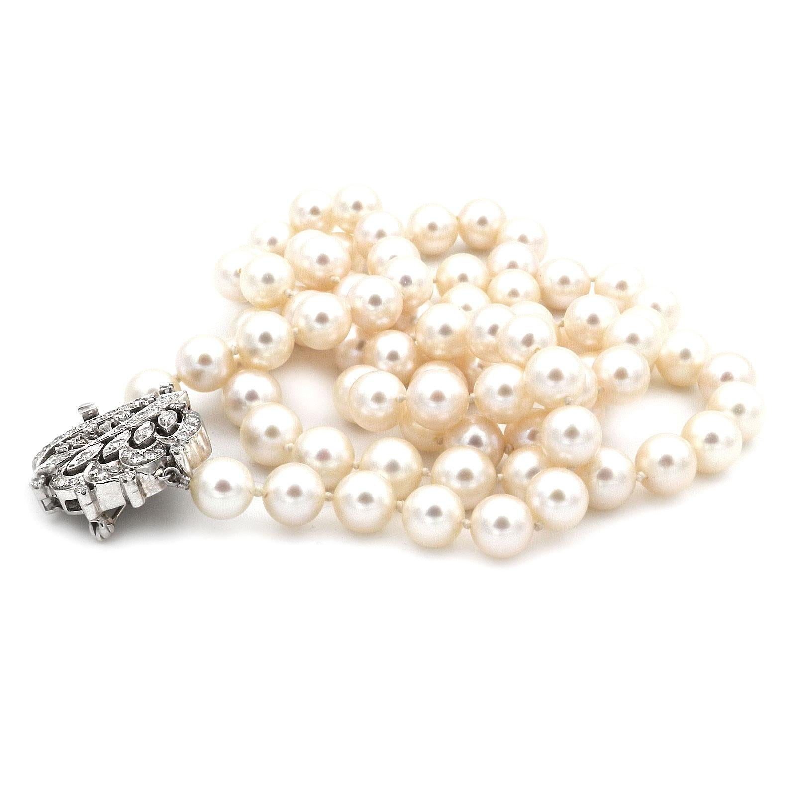 Cultured Pearl Necklace with 2 Carat Diamond Set 14 Karat White Gold Clasp For Sale 1