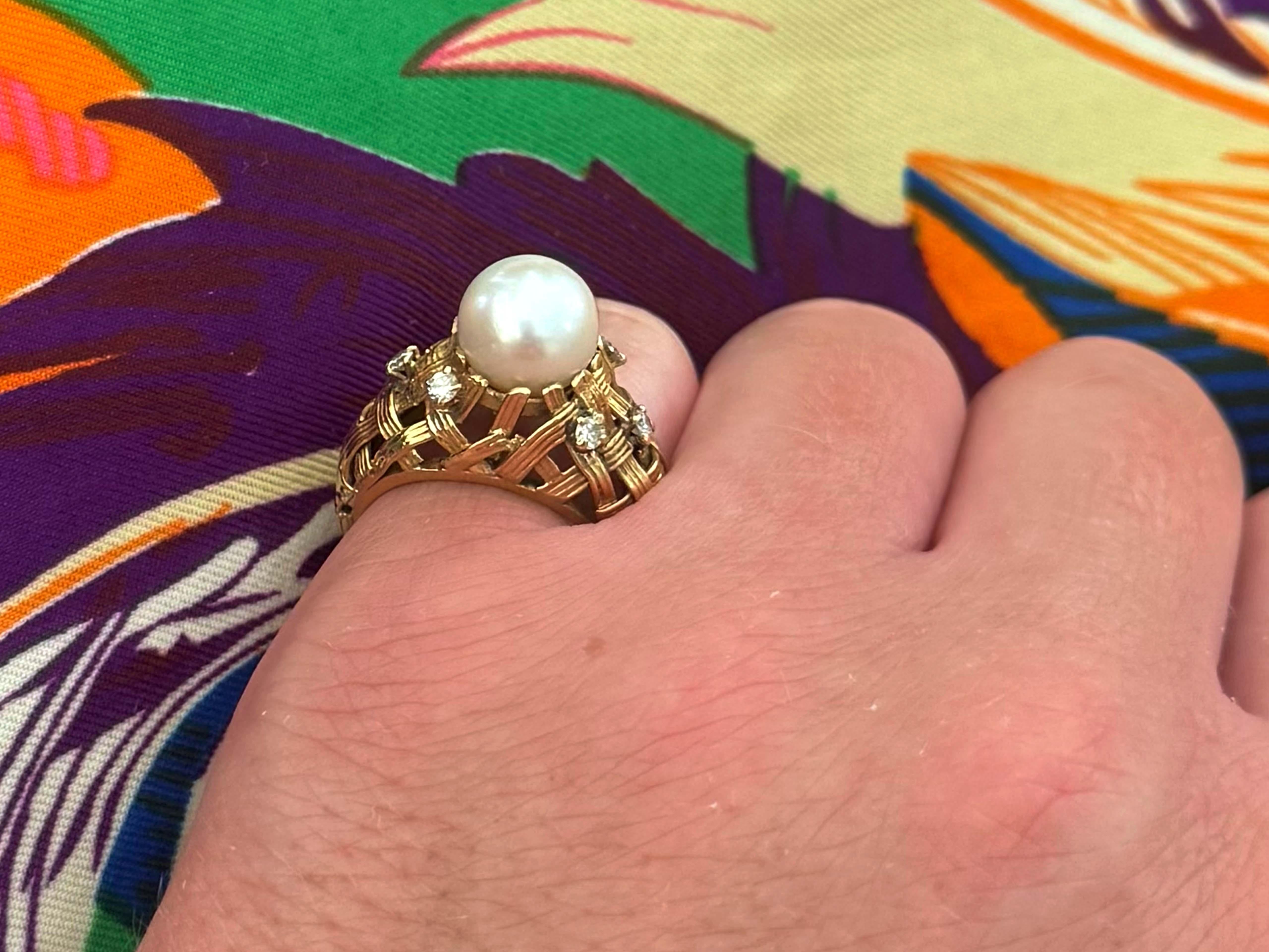Brilliant Cut 9 Mm White Akoya Pearl and Diamond Quilt Band Ring 18k Yellow Gold For Sale