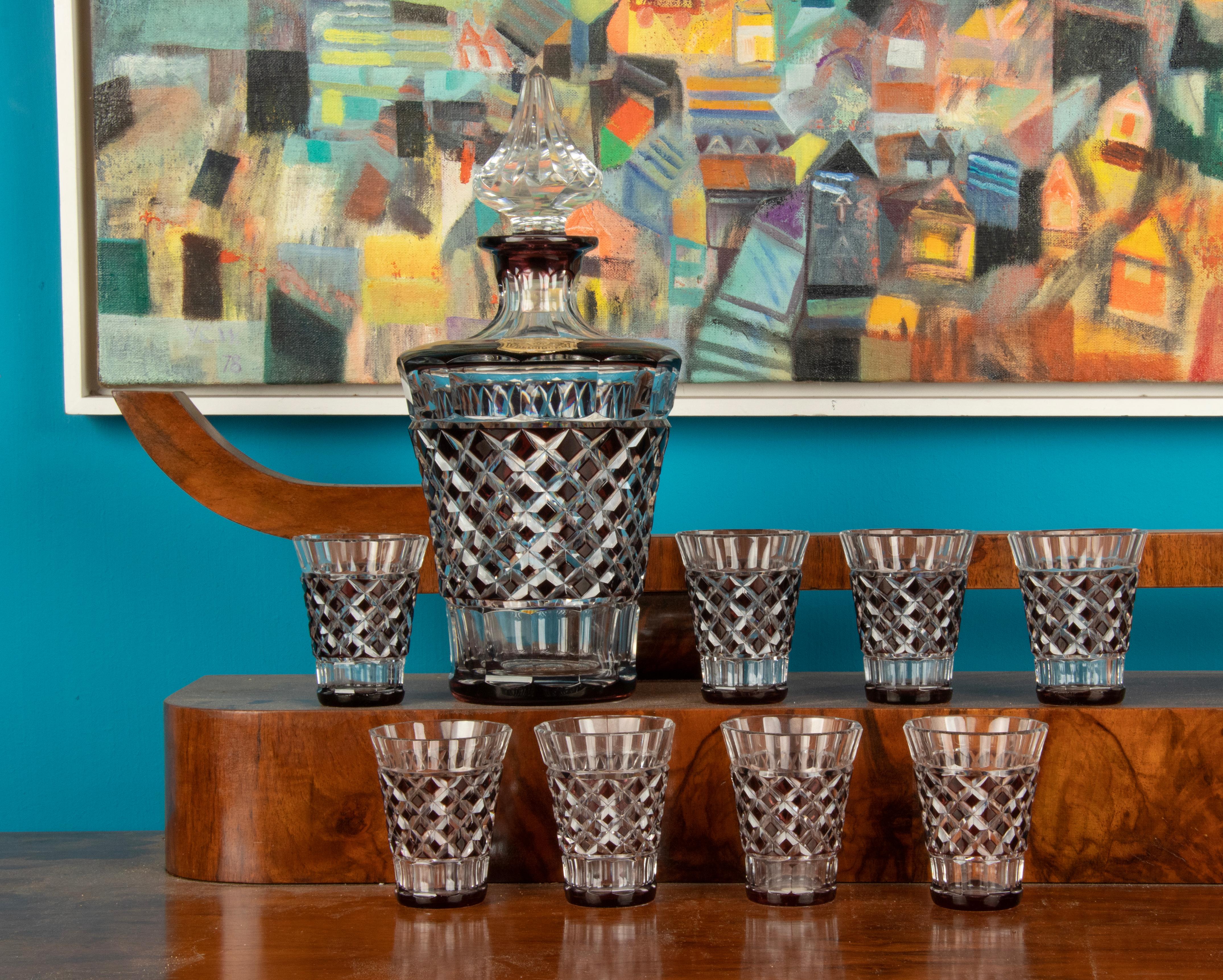 Beautiful crystal liqueur set from the Belgian brand Val Saint Lambert. The crystal has a beautiful dark red color and is cut with a diamond pattern. The set consists of 1 carafe with 9 accompanying glasses. The carafe is 28 cm high and Ø13 cm, the