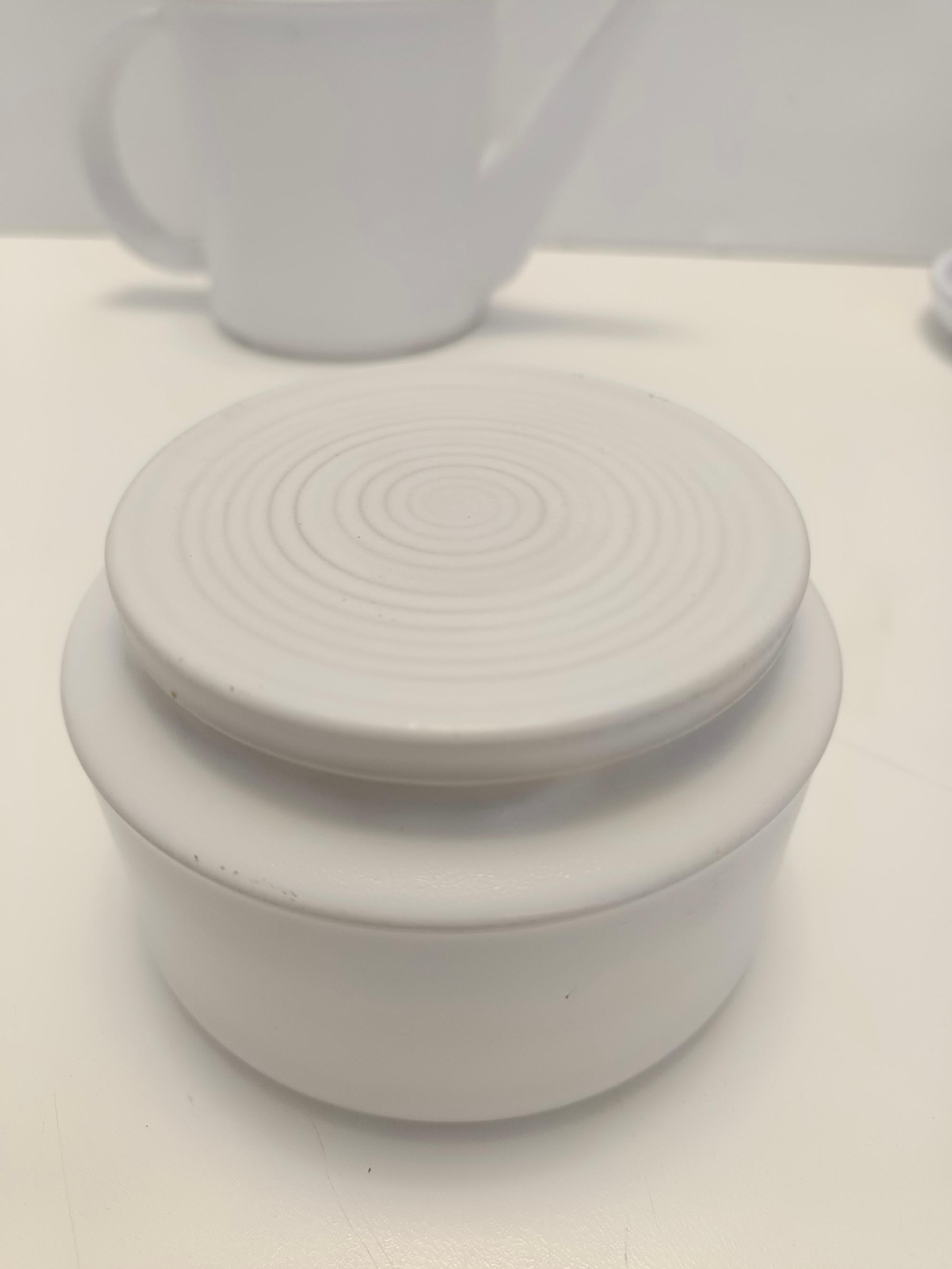 Juego de desayuno de cerámica blanca de 9 piezas de Franco Bucci para Laboratorio Pesaro Cerámico en venta