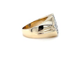 9 Prong-set Round Brilliant Cut Yellow Gold Diamond Ring