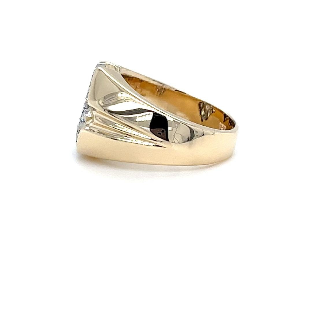 Bague en or jaune à 9 diamants ronds taillés en brillant et montés sur griffes Bon état - En vente à Coral Gables, FL