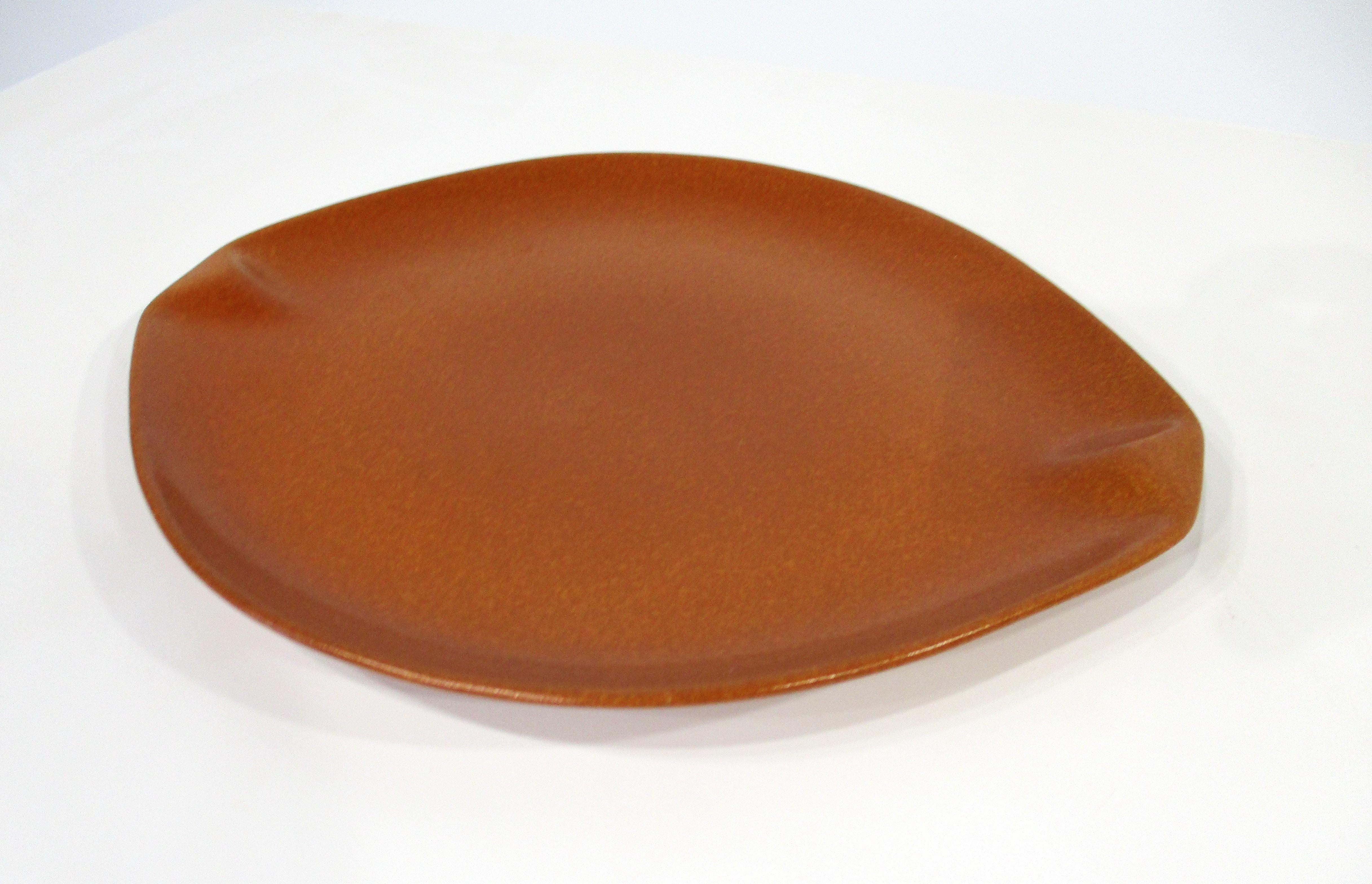 9 grandes assiettes plates en poterie Raymor / Roseville par Ben Seibel n° 152 Bon état - En vente à Cincinnati, OH
