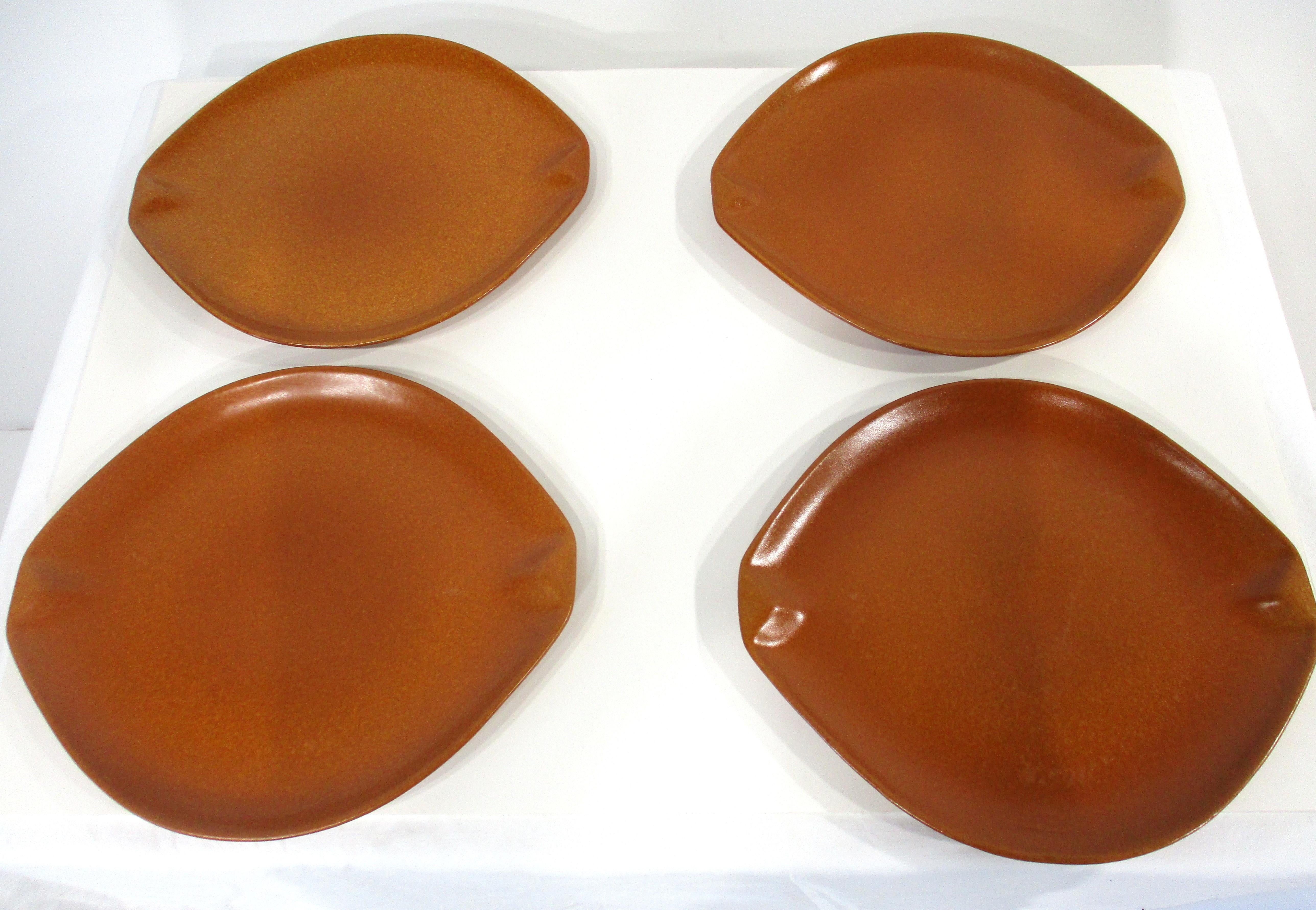 Poteries 9 grandes assiettes plates en poterie Raymor / Roseville par Ben Seibel n° 152 en vente