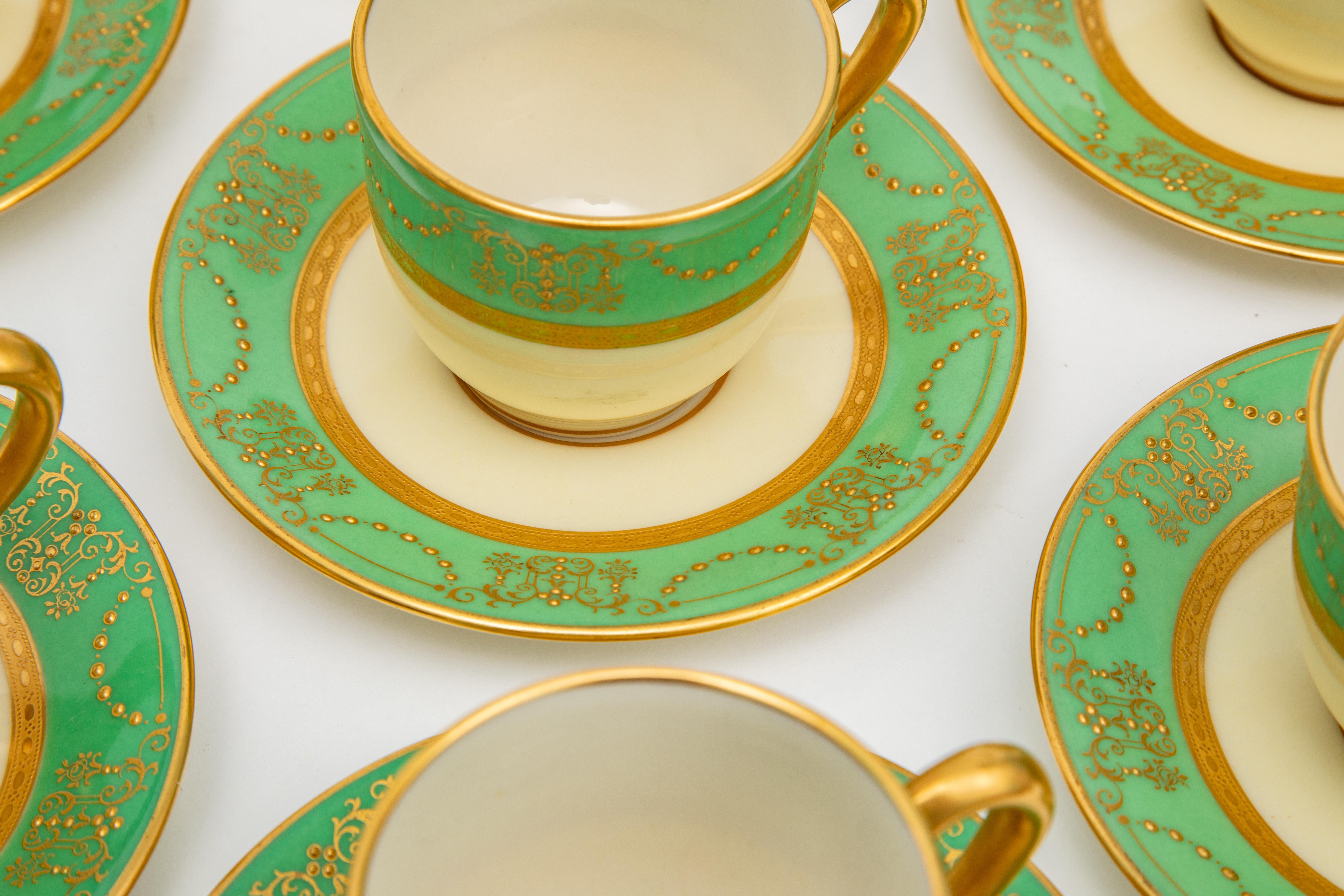 9 Juegos de Taza y Plato Expresso o Demi Tasse. Antiguo encargo Circa 1920 Oro en venta