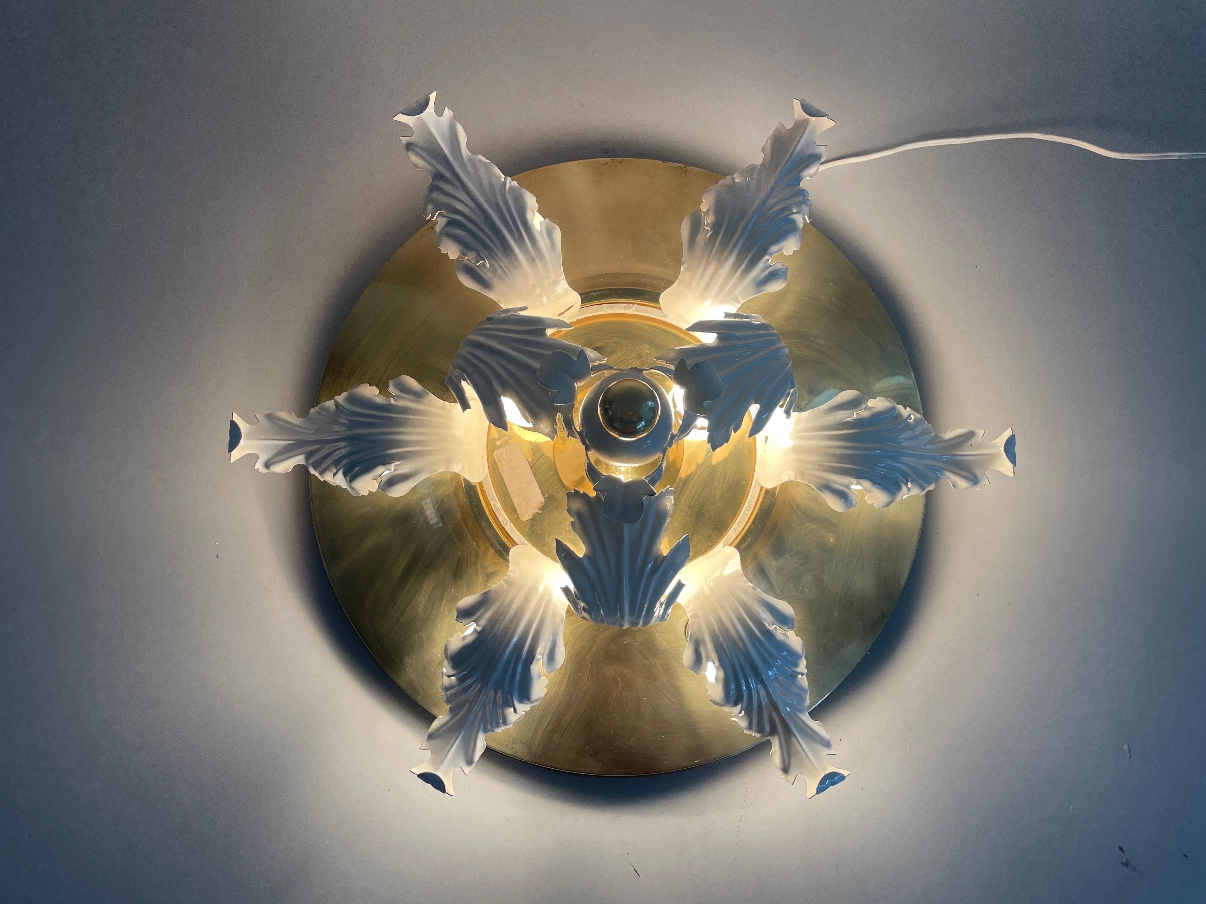 Lampada da soffitto a 9 prese a forma di fiore in ottone pieno, anni '60, Germania in vendita 5