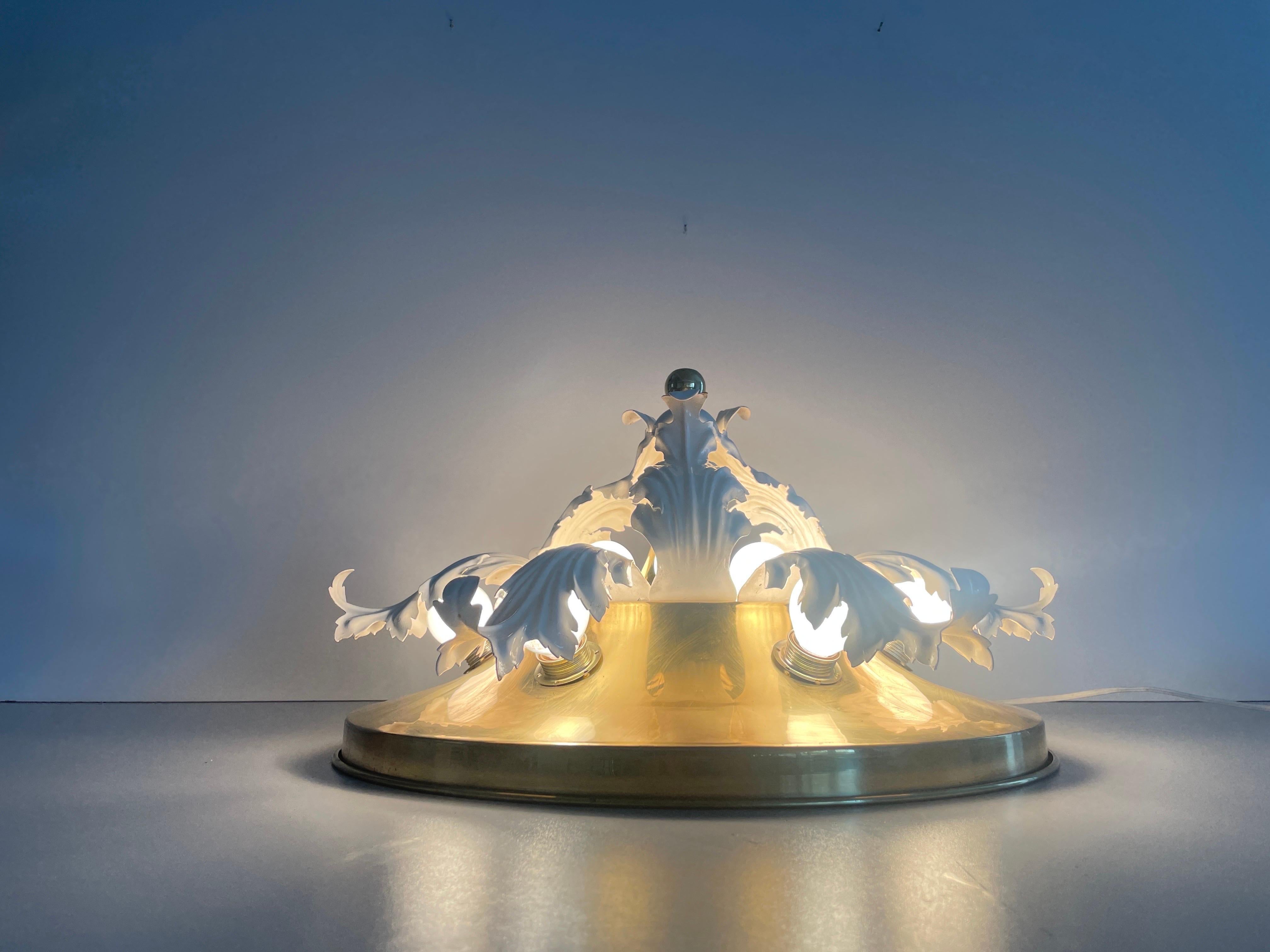 Lampada da soffitto a 9 prese a forma di fiore in ottone pieno, anni '60, Germania in vendita 8