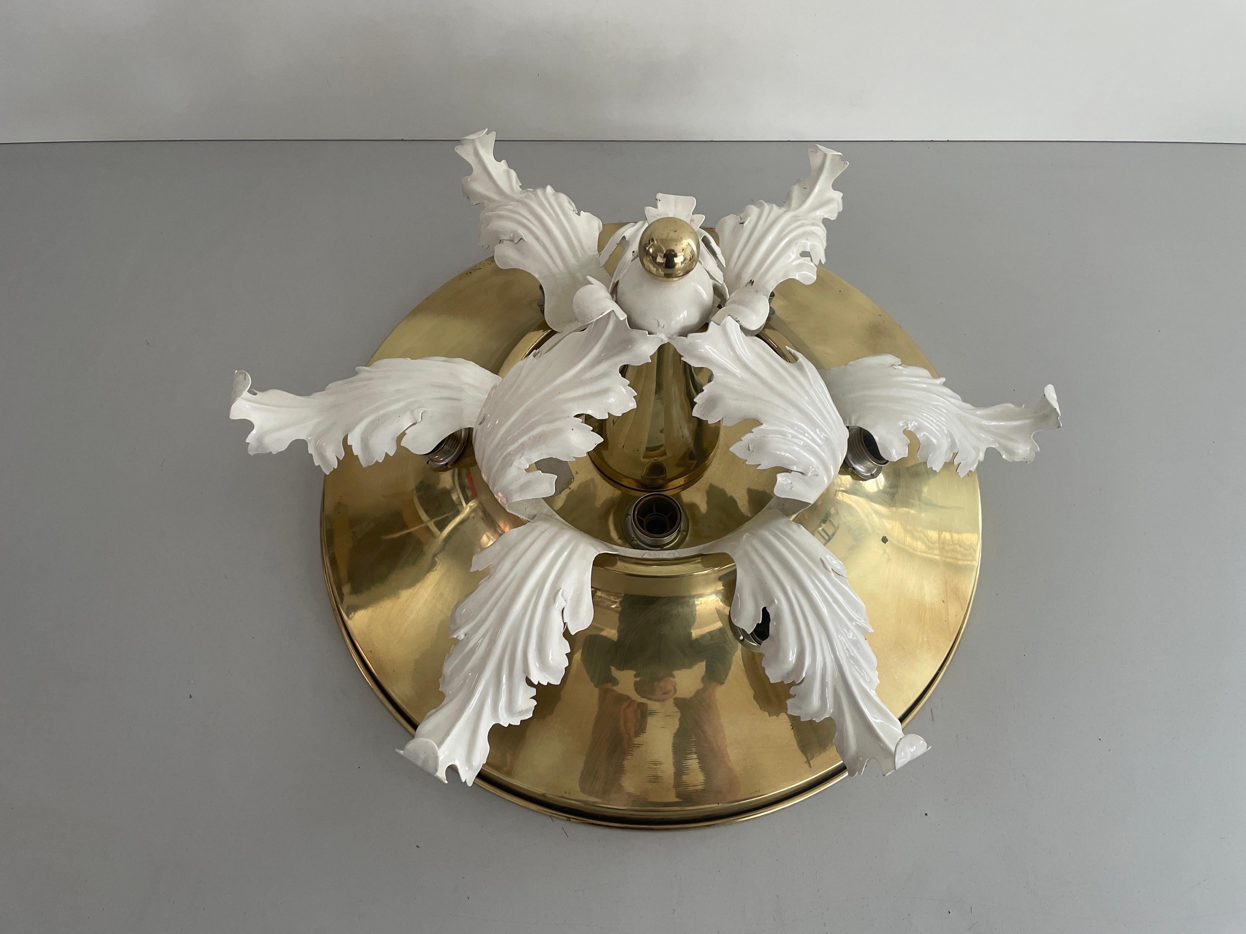 Lampada da soffitto a 9 prese a forma di fiore in ottone pieno, anni '60, Germania

Il paralume è in ottime condizioni vintage.

Questa lampada funziona con 9 lampadine E14. 
Cablato e adatto all'uso con 220V e 110V per tutti i paesi.

Misure: