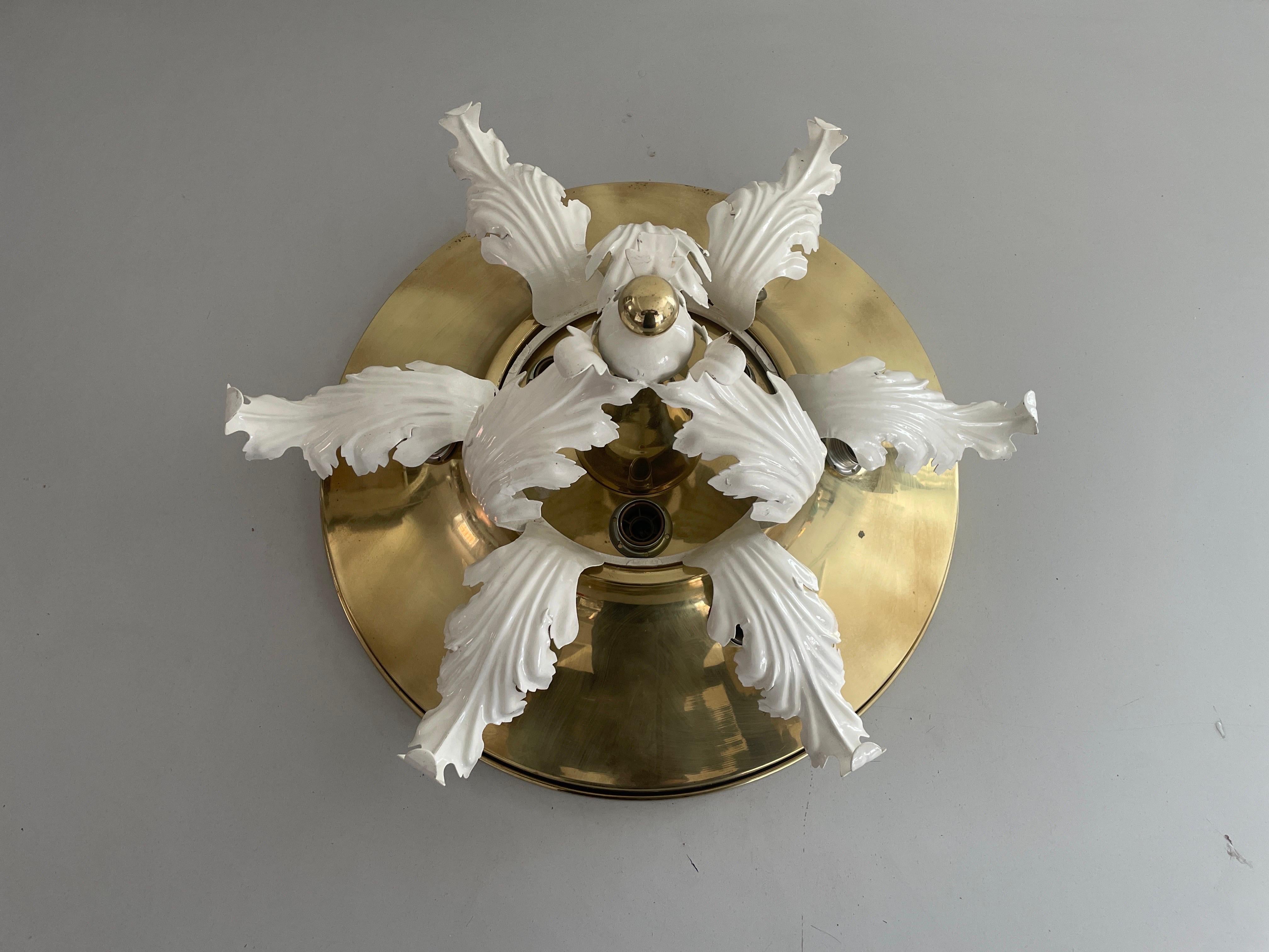 Mid-Century moderno Lampada da soffitto a 9 prese a forma di fiore in ottone pieno, anni '60, Germania in vendita