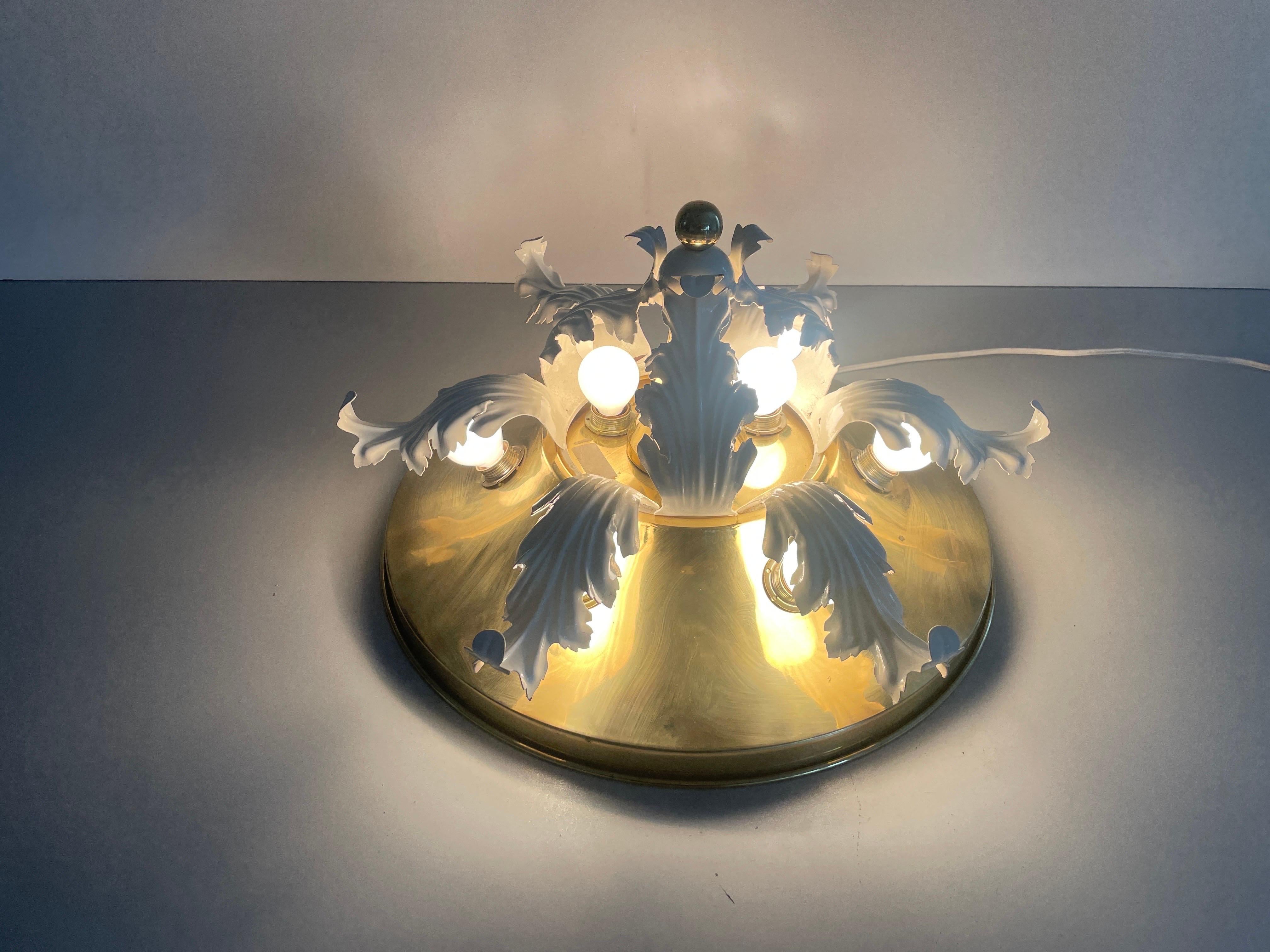 Lampada da soffitto a 9 prese a forma di fiore in ottone pieno, anni '60, Germania in vendita 2