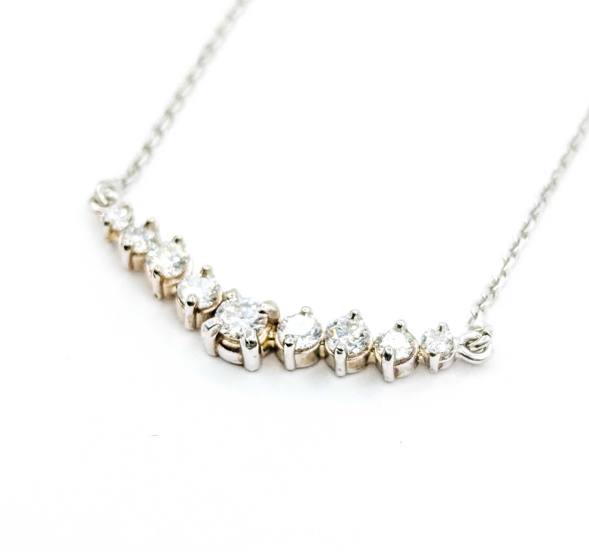 Taglio rotondo Collana con 9 pietre e diamanti in oro bianco 14k in vendita
