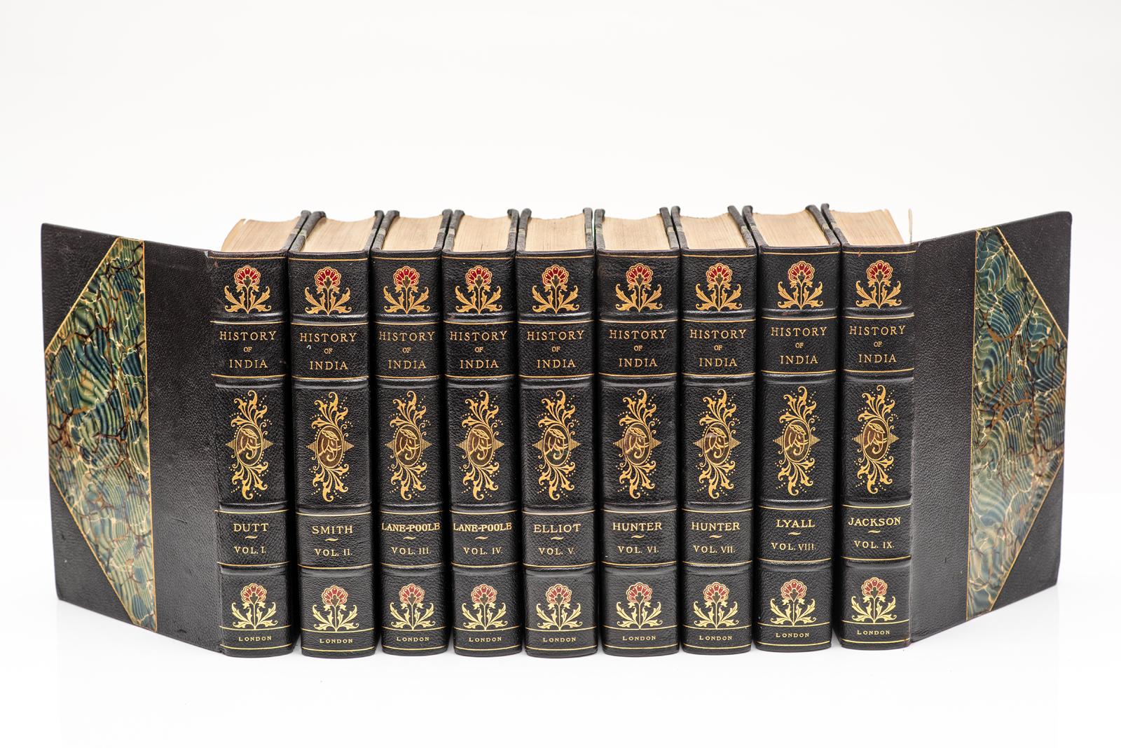9 Vol. Romesh Chunder Dutt C.I.E, Historia de la India. Editado por A.V. William Jackson Ph.D. LL.D. Edición de Luxe, limitada a 1000 ejemplares. Ejemplar nº 443. Frontispicio ilustrado en color. Ilustrado por todas partes. 3/4 cuero negro de