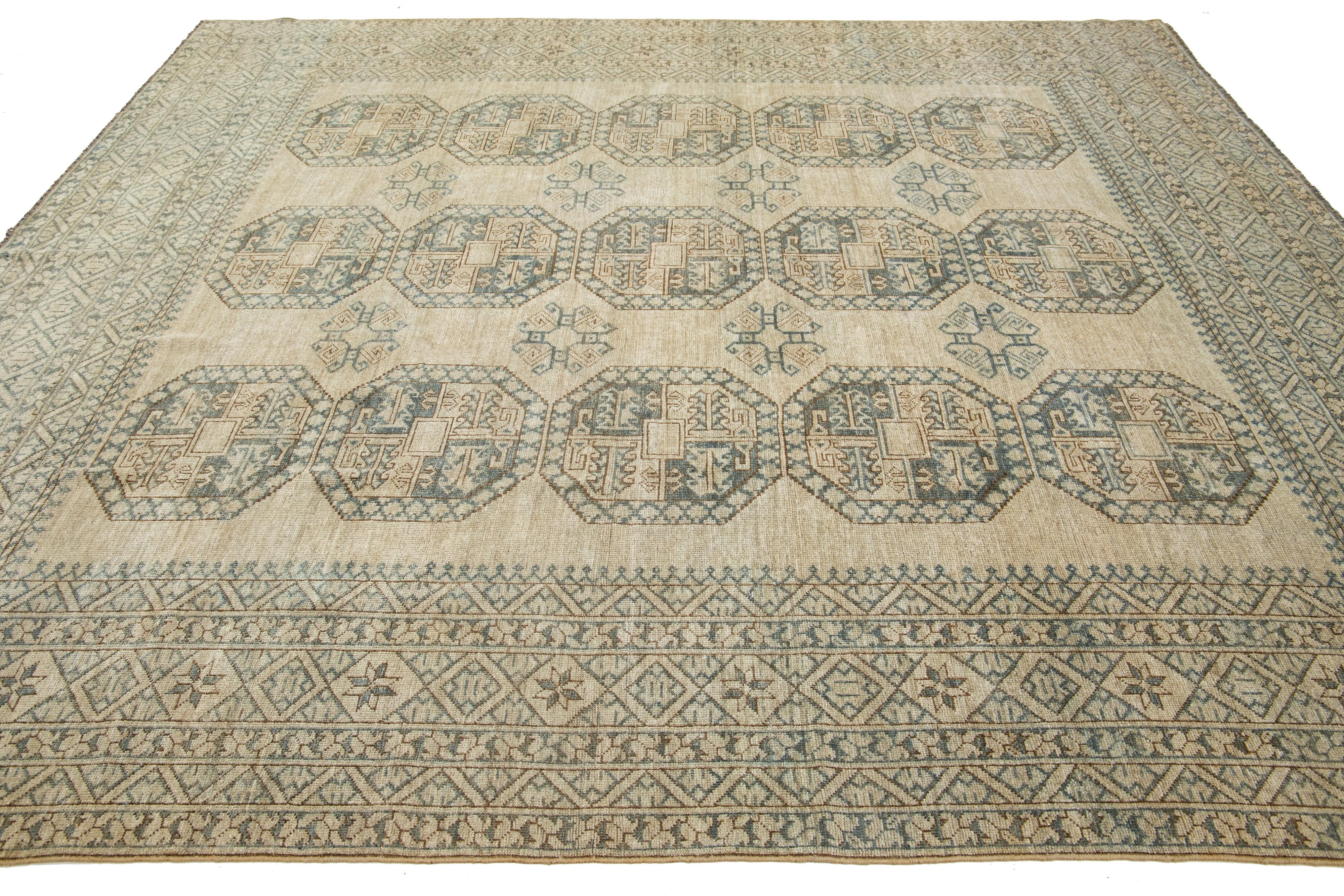 9 x 10 Beige Antiker handgefertigter Turkmen-Wollteppich mit geometrischem Muster (20. Jahrhundert) im Angebot