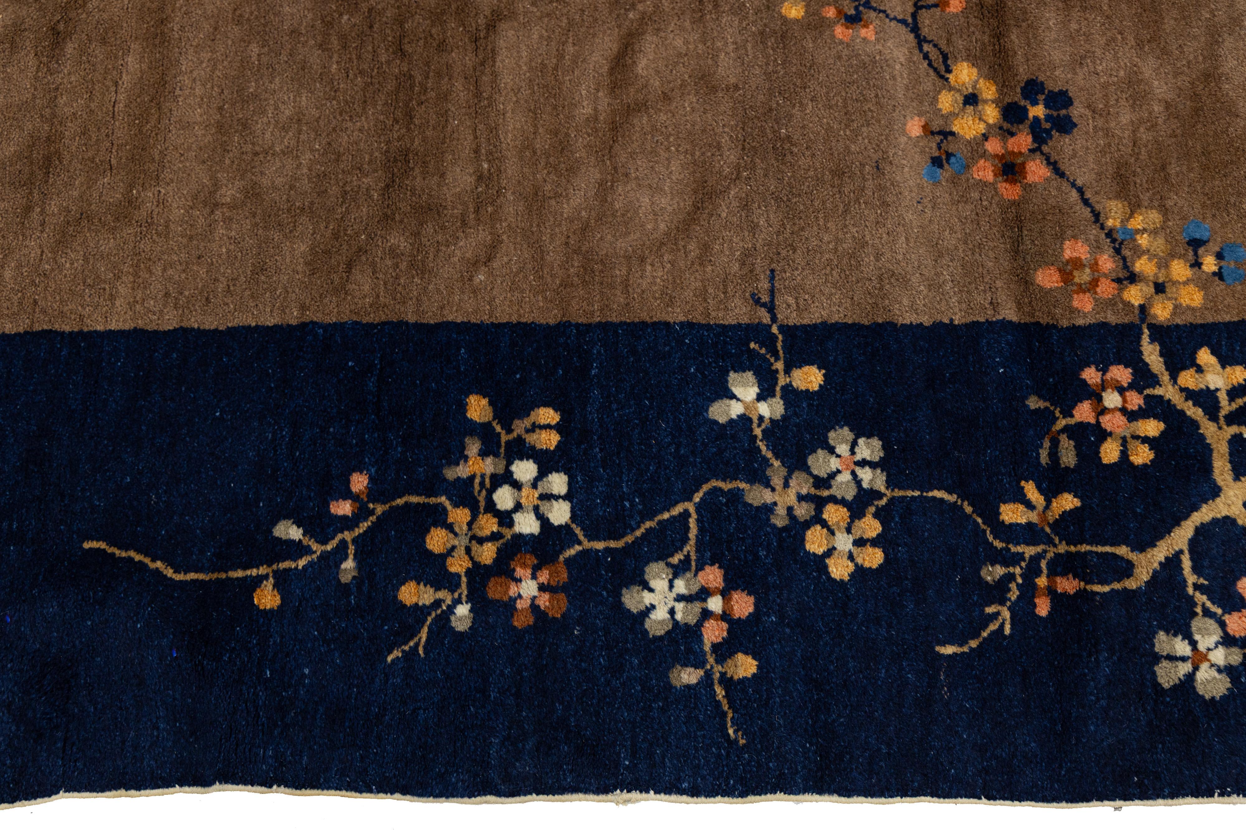 9 x 11 Antique Art Deco Chinese Wool Rug In Brown and Blue With Floral Pattern (Tapis chinois en laine marron et bleu à motif floral) en vente 2