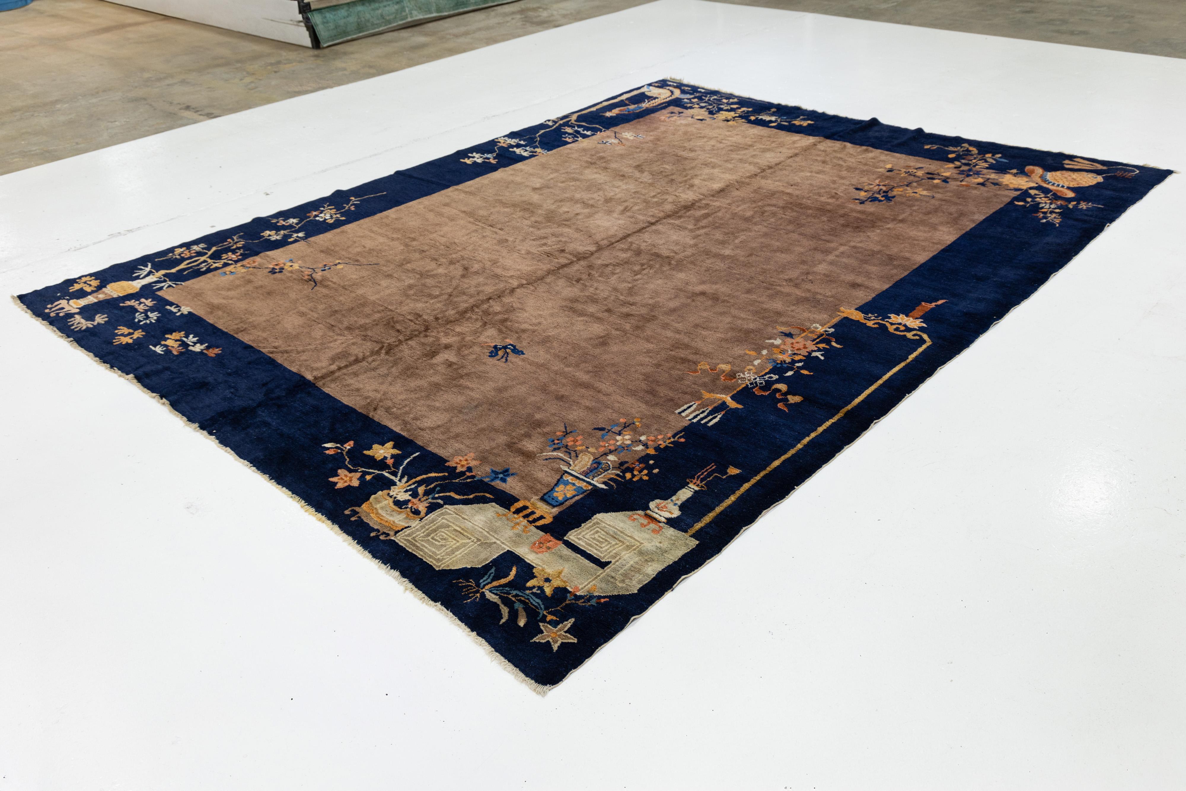 Chinois 9 x 11 Antique Art Deco Chinese Wool Rug In Brown and Blue With Floral Pattern (Tapis chinois en laine marron et bleu à motif floral) en vente