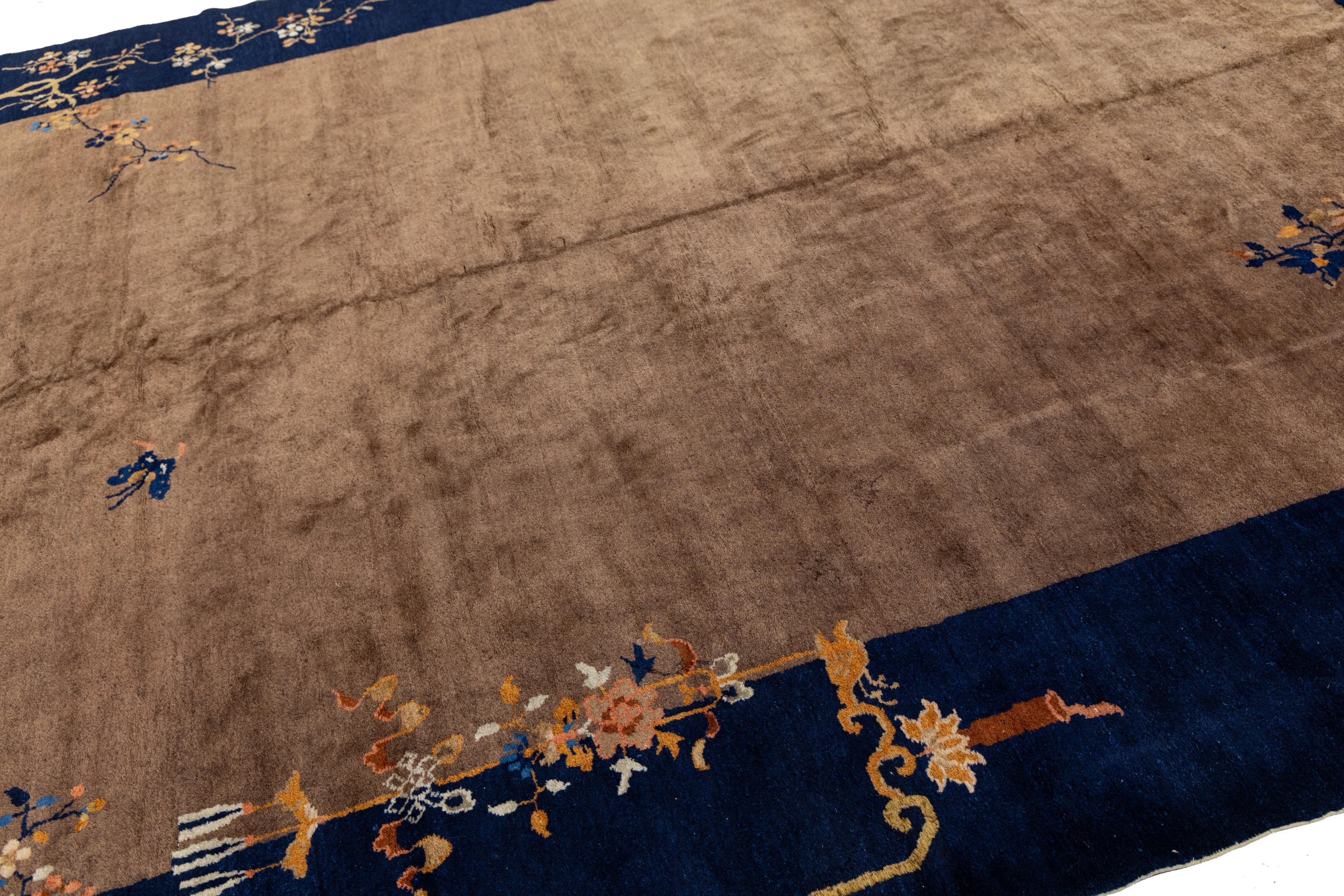 Noué à la main 9 x 11 Antique Art Deco Chinese Wool Rug In Brown and Blue With Floral Pattern (Tapis chinois en laine marron et bleu à motif floral) en vente