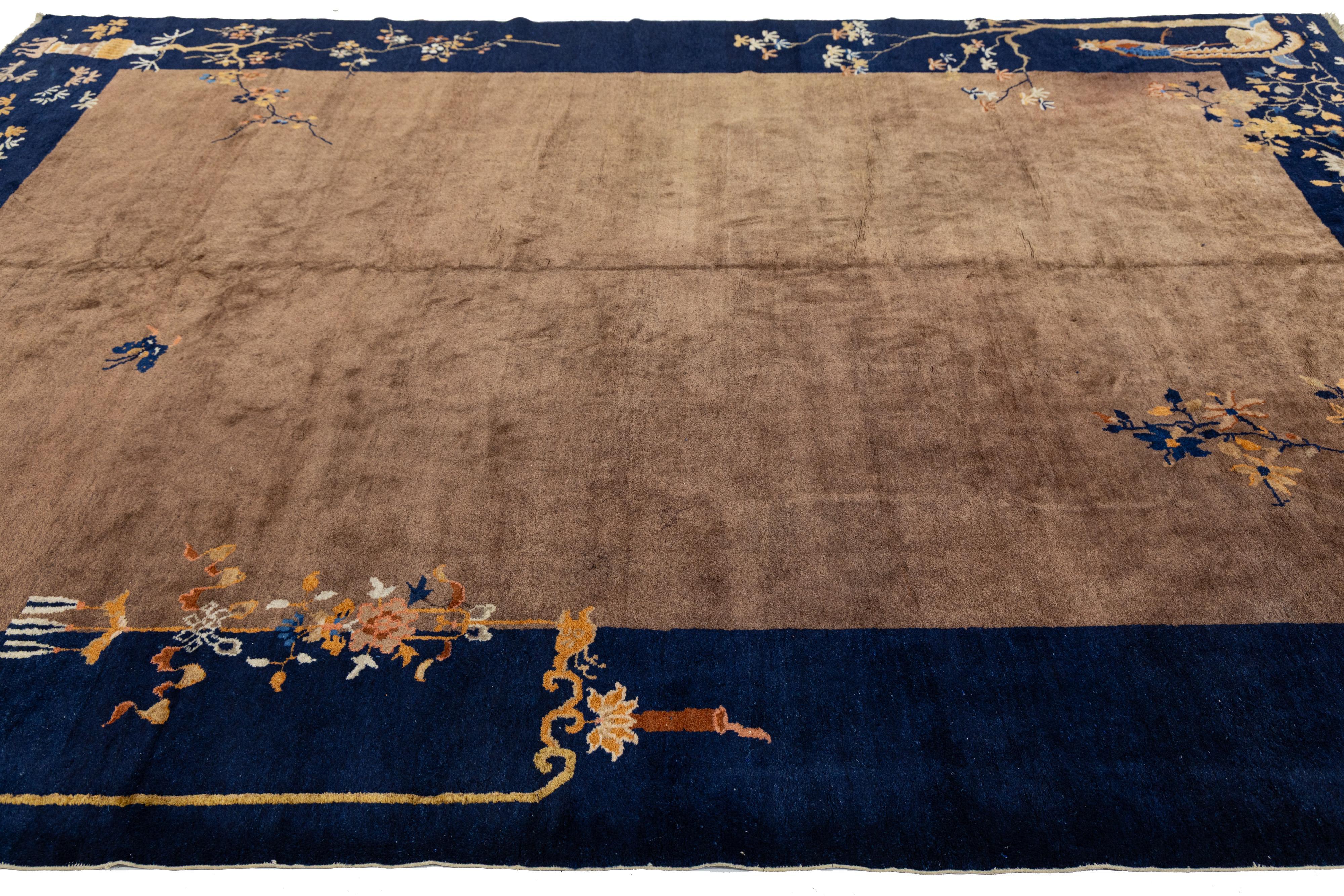 9 x 11 Antique Art Deco Chinese Wool Rug In Brown and Blue With Floral Pattern (Tapis chinois en laine marron et bleu à motif floral) Excellent état - En vente à Norwalk, CT
