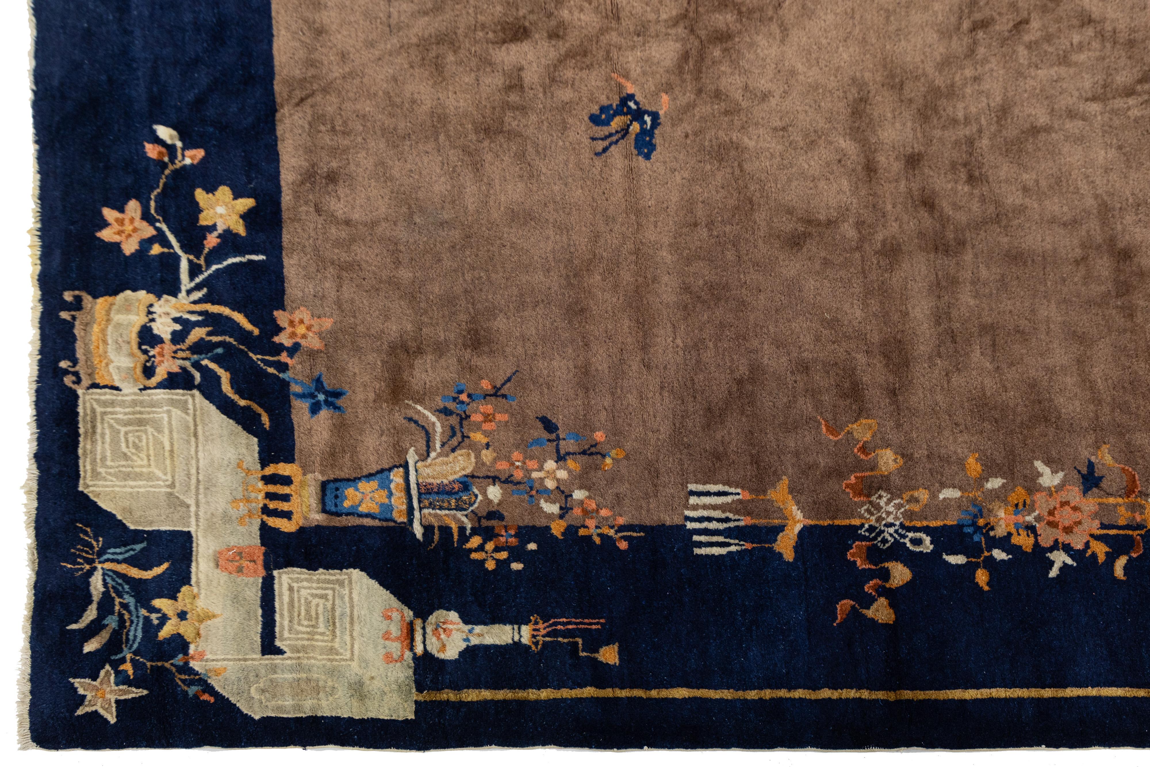 20ième siècle 9 x 11 Antique Art Deco Chinese Wool Rug In Brown and Blue With Floral Pattern (Tapis chinois en laine marron et bleu à motif floral) en vente
