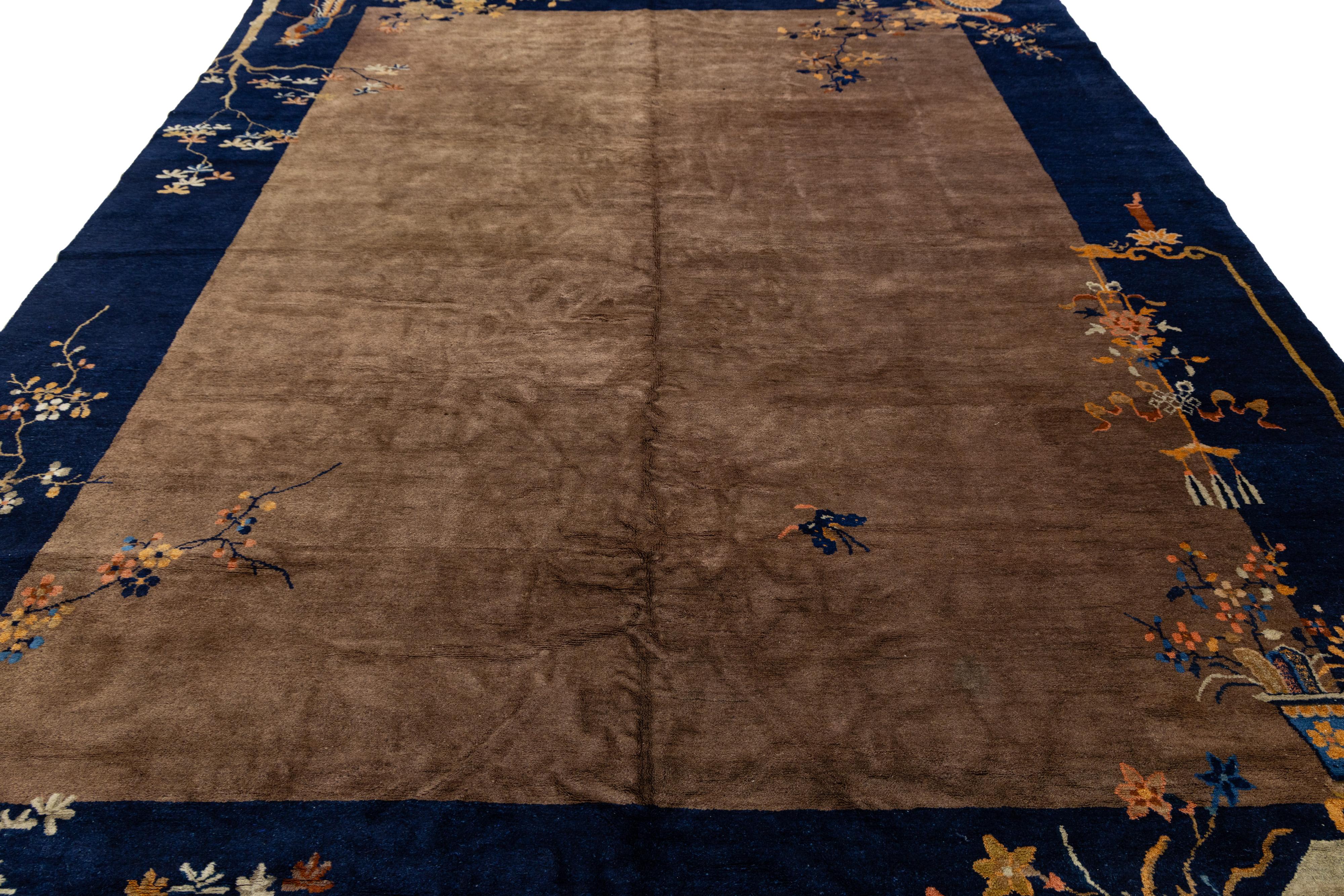 Laine 9 x 11 Antique Art Deco Chinese Wool Rug In Brown and Blue With Floral Pattern (Tapis chinois en laine marron et bleu à motif floral) en vente