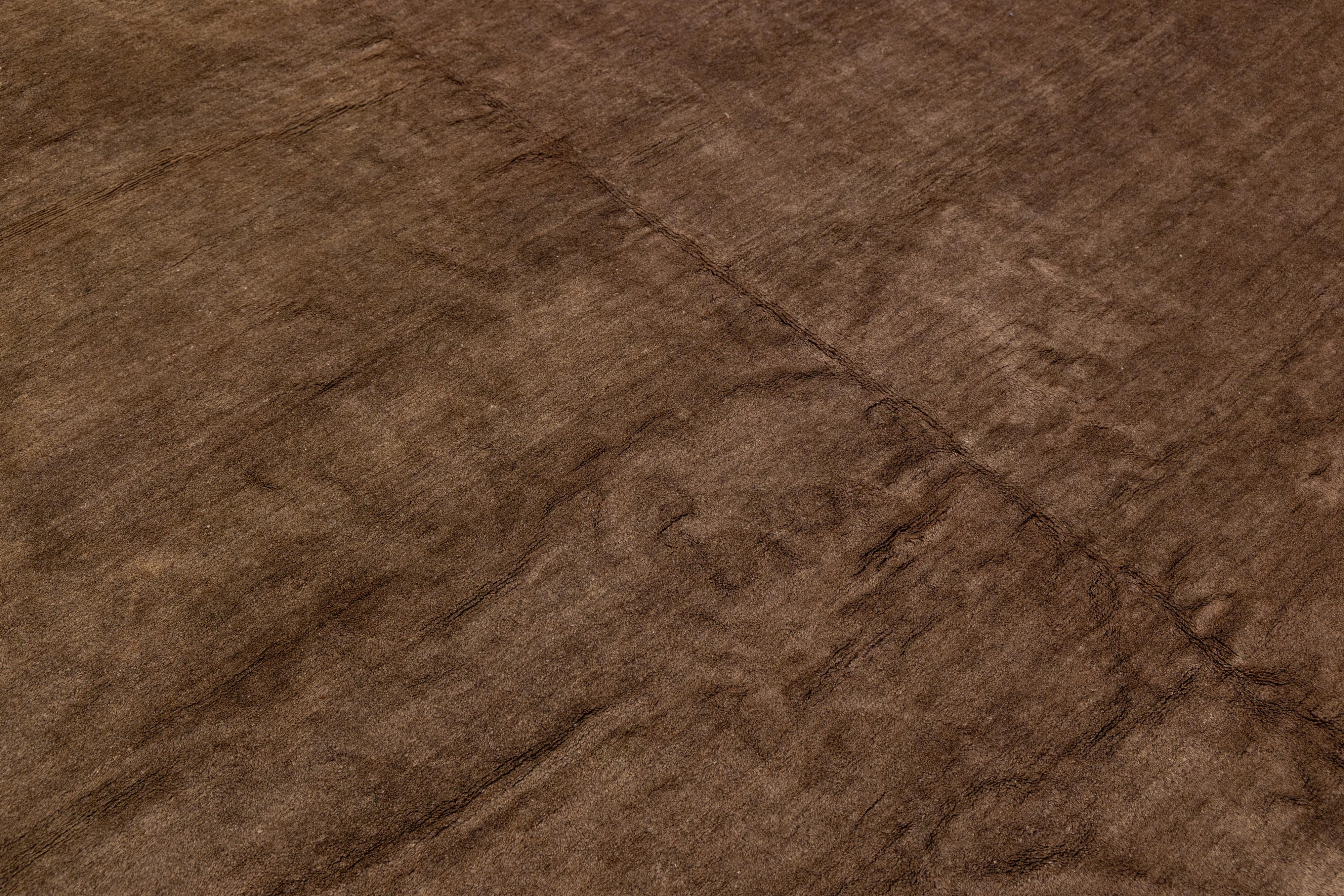 9 x 11 Antique Art Deco Chinese Wool Rug In Brown and Blue With Floral Pattern (Tapis chinois en laine marron et bleu à motif floral) en vente 1