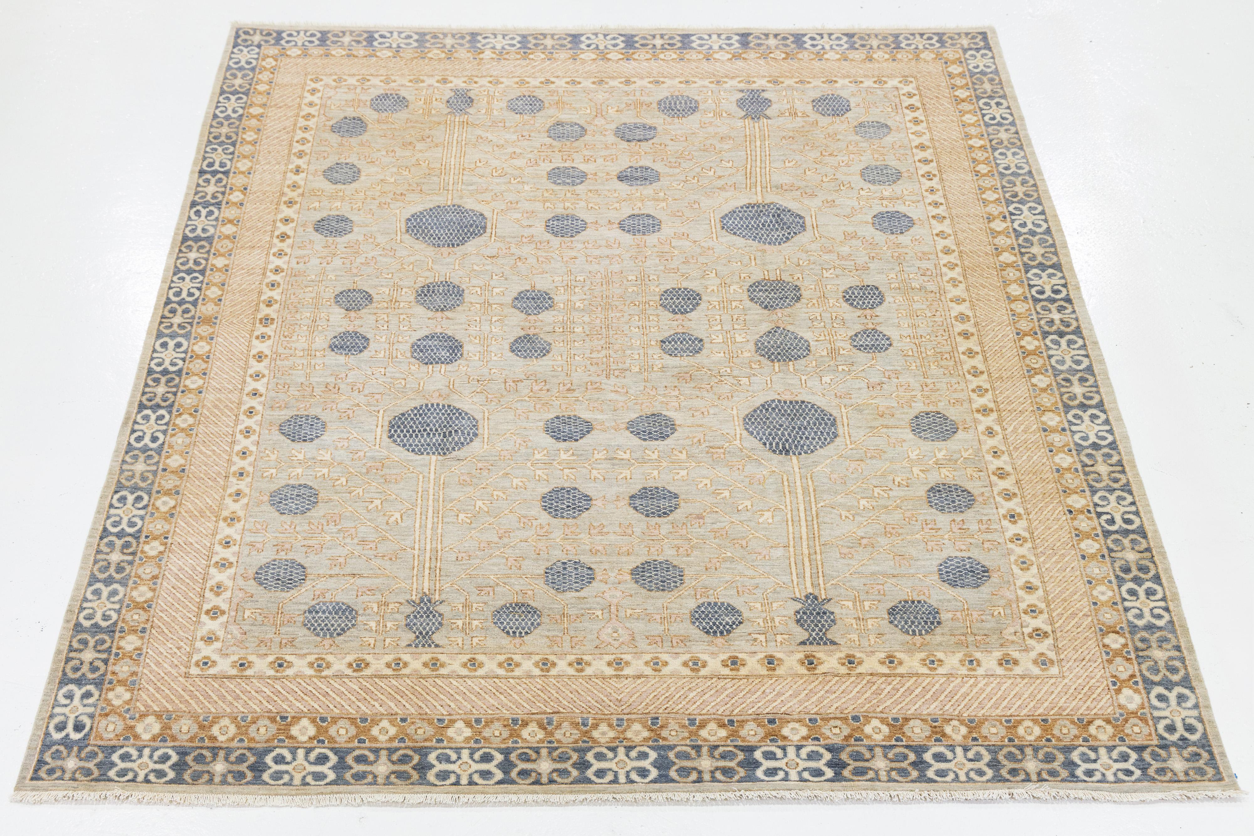 9 x 12 Zeitgenössische entworfen Khotan Stil Wolle Teppich Handmade In Light Mist Grau im Angebot 1