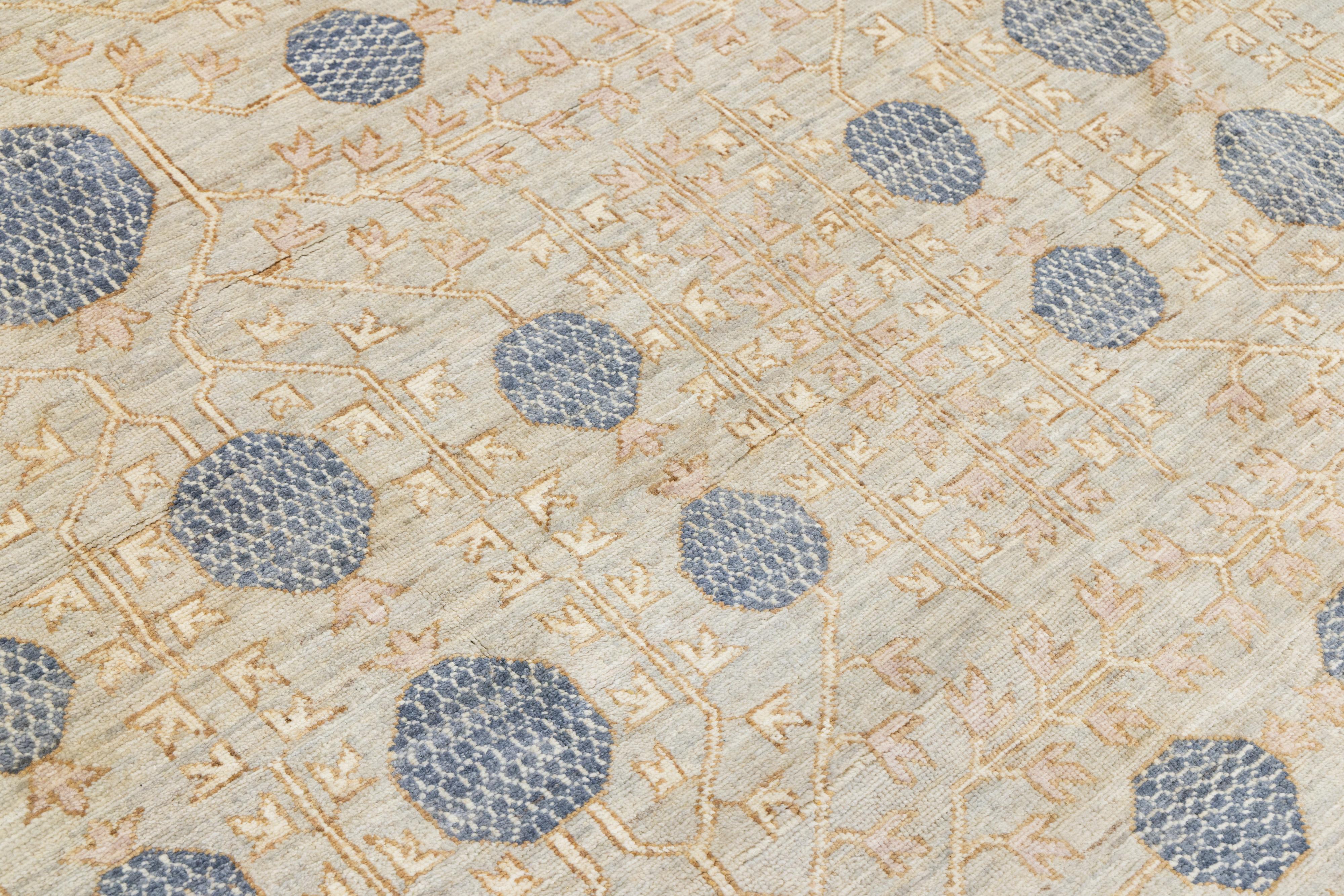 9 x 12 Zeitgenössische entworfen Khotan Stil Wolle Teppich Handmade In Light Mist Grau im Angebot 2