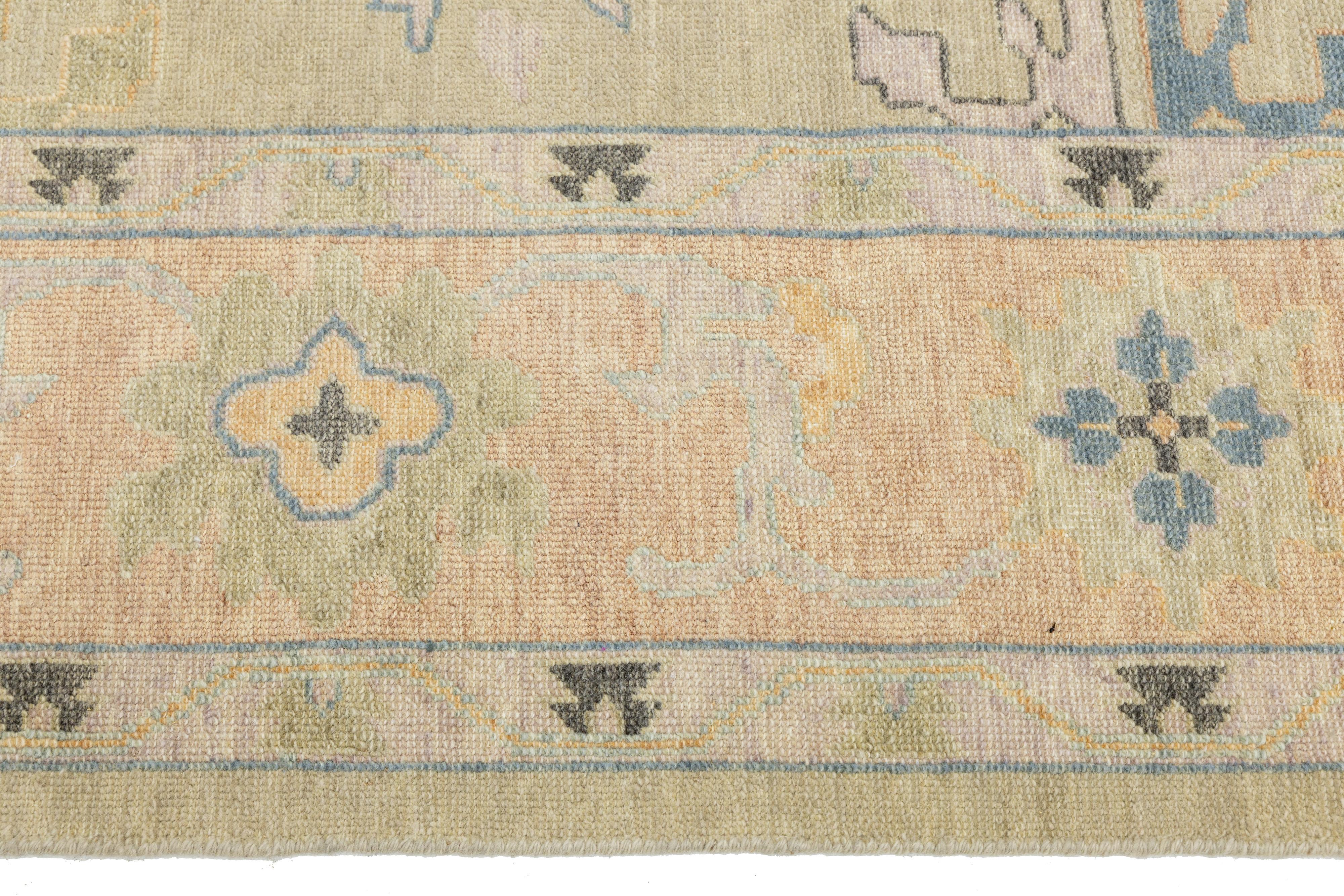 9 x 12 Tappeto di lana beige in stile Oushak floreale contemporaneo con disegno a trifoglio in vendita 1