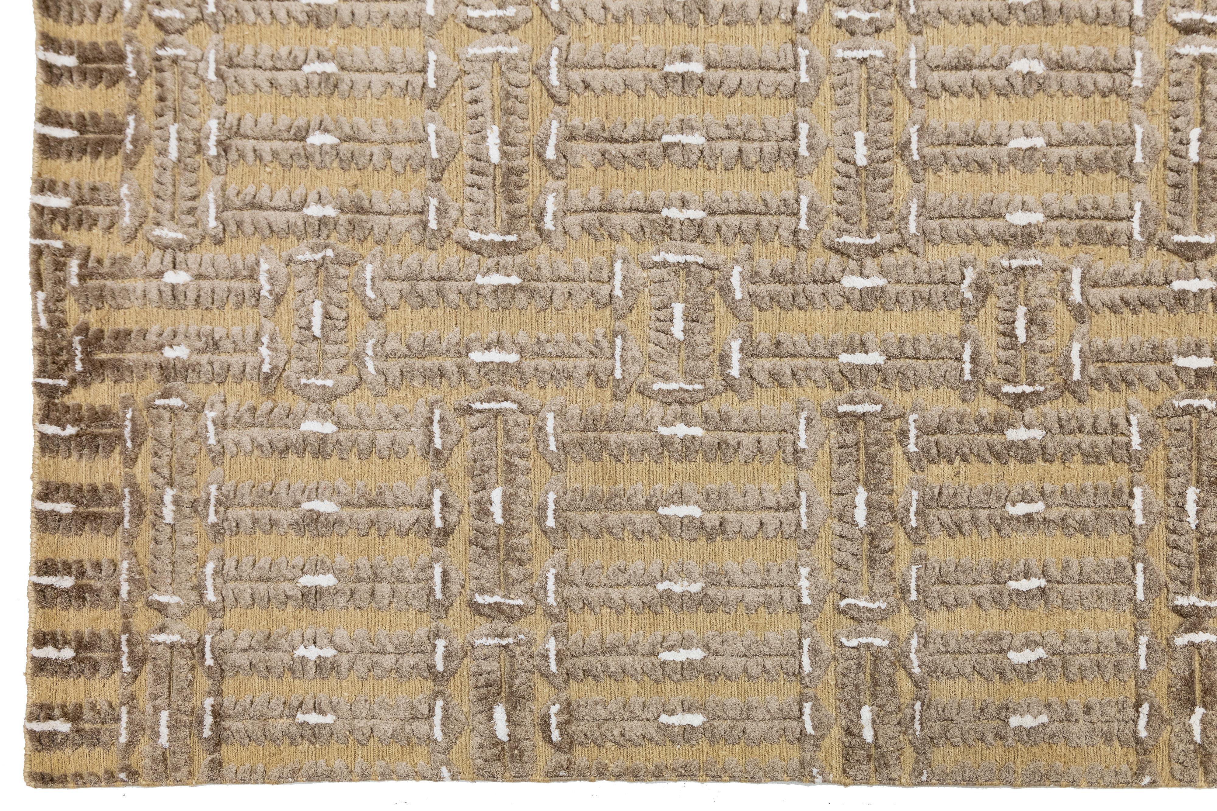 9 x 12 Contemporary Soumak Tan Wool And Jute Rug Handmade Geometric For Sale 4