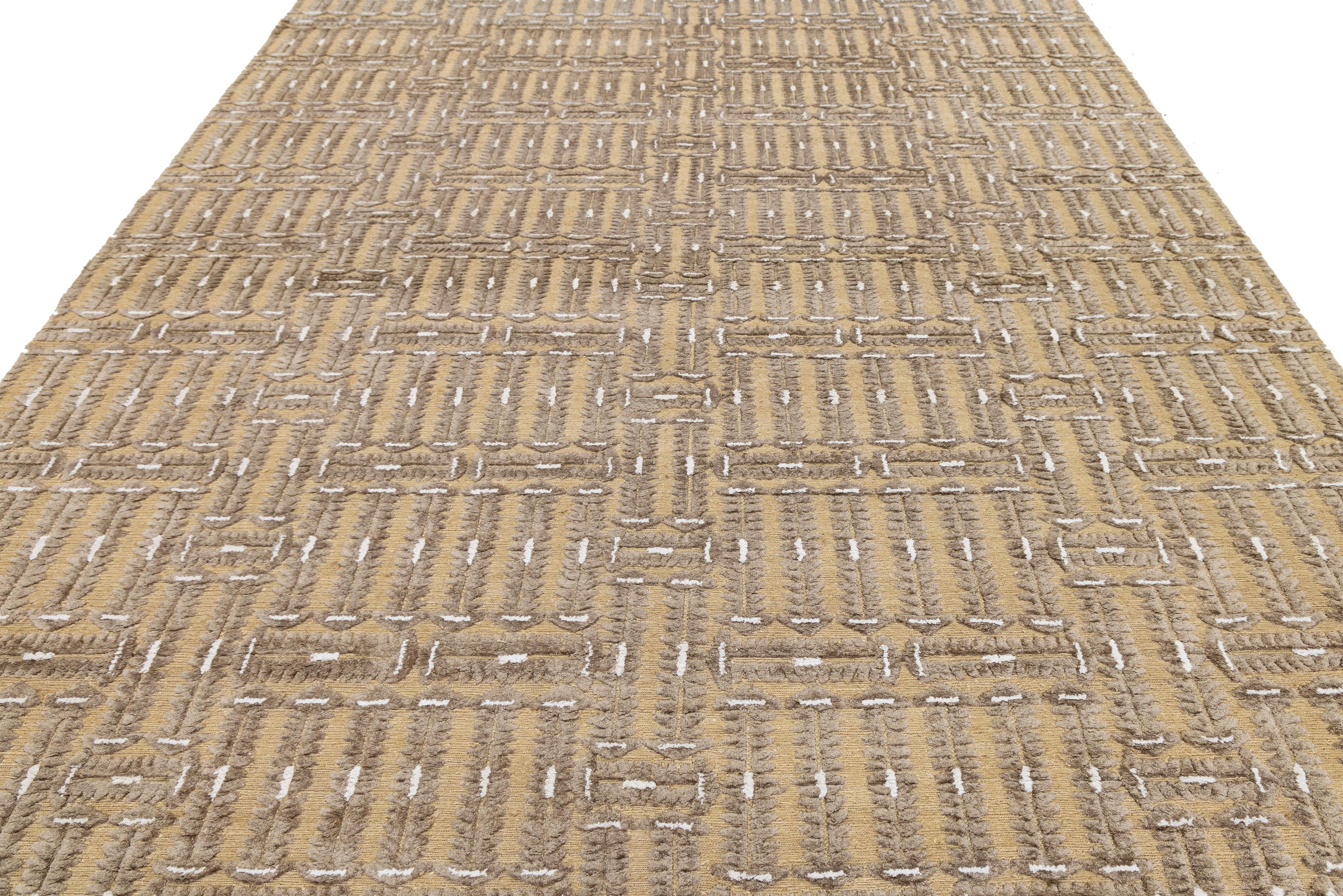 9 x 12 Contemporary Soumak Tan Wool And Jute Rug Handmade Geometric For Sale 3