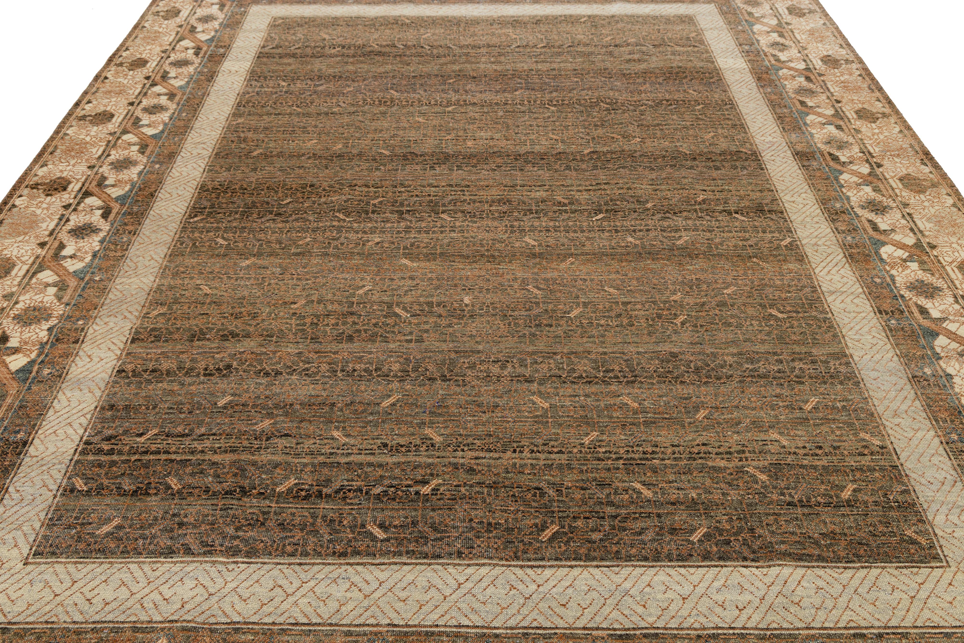 XXIe siècle et contemporain 9 x 12 Tapis moderne en laine de style Khotan fait à la main en marron avec motif Allover en vente