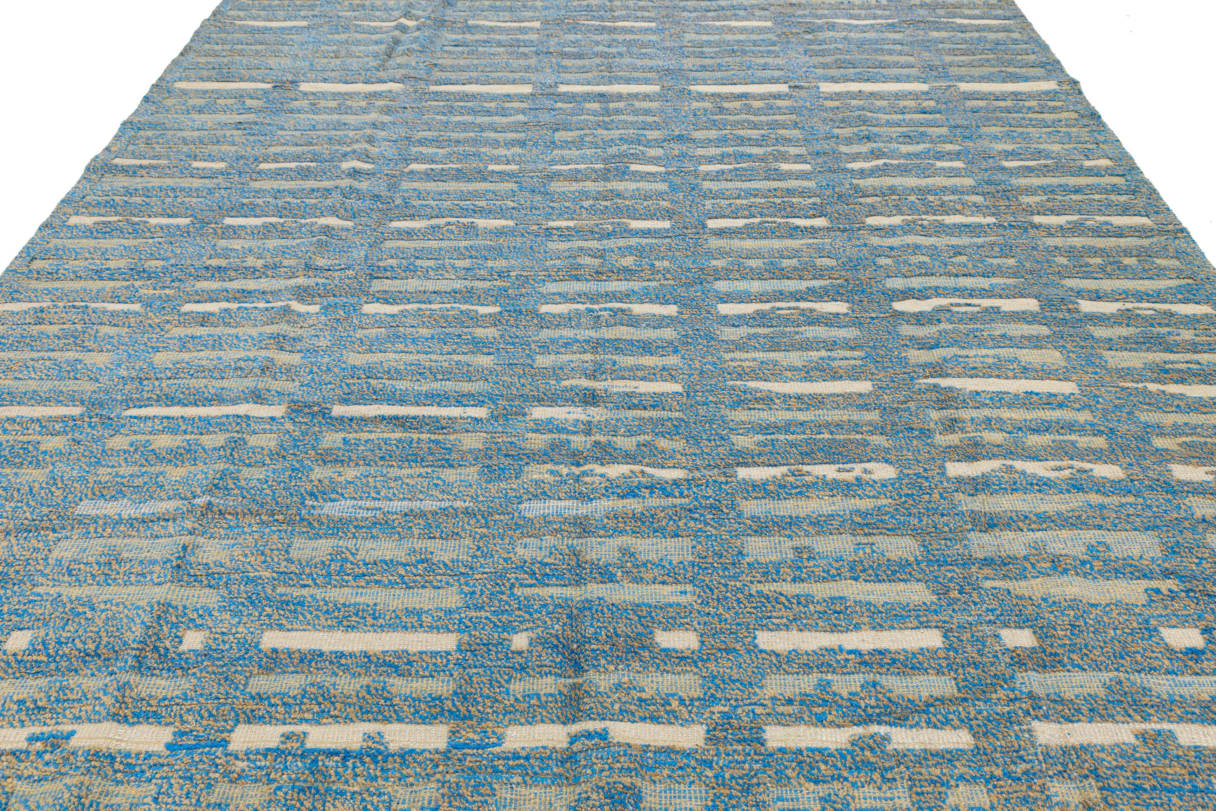 9 x 13 Alfombra Moderna De Lana Estilo Marroquí En Azul Con Diseño Geométrico Siglo XXI y contemporáneo en venta