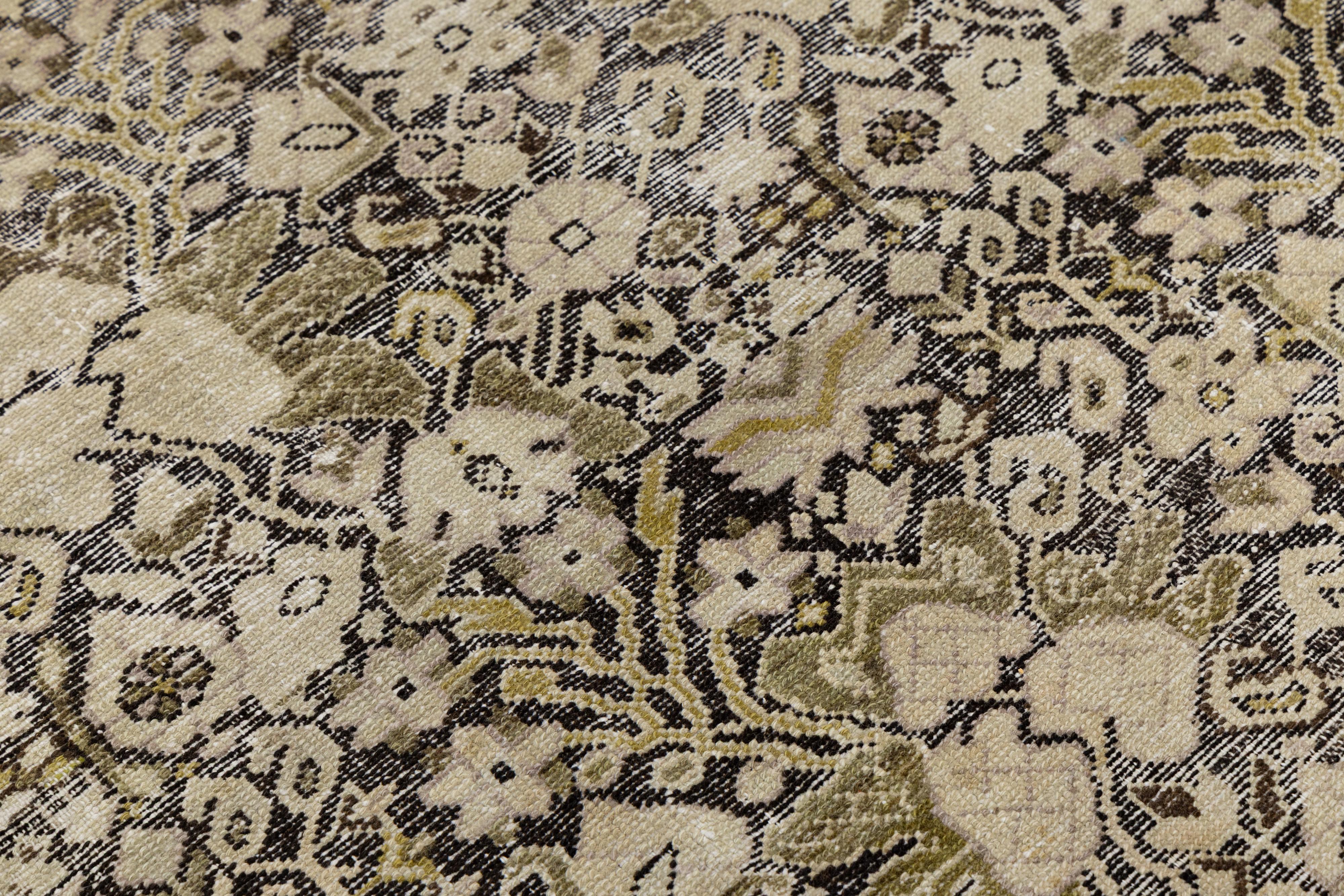 9 x 17 Tappeto antico in lana Malayer in marrone tenue con reticolo floreale persiano in vendita 3