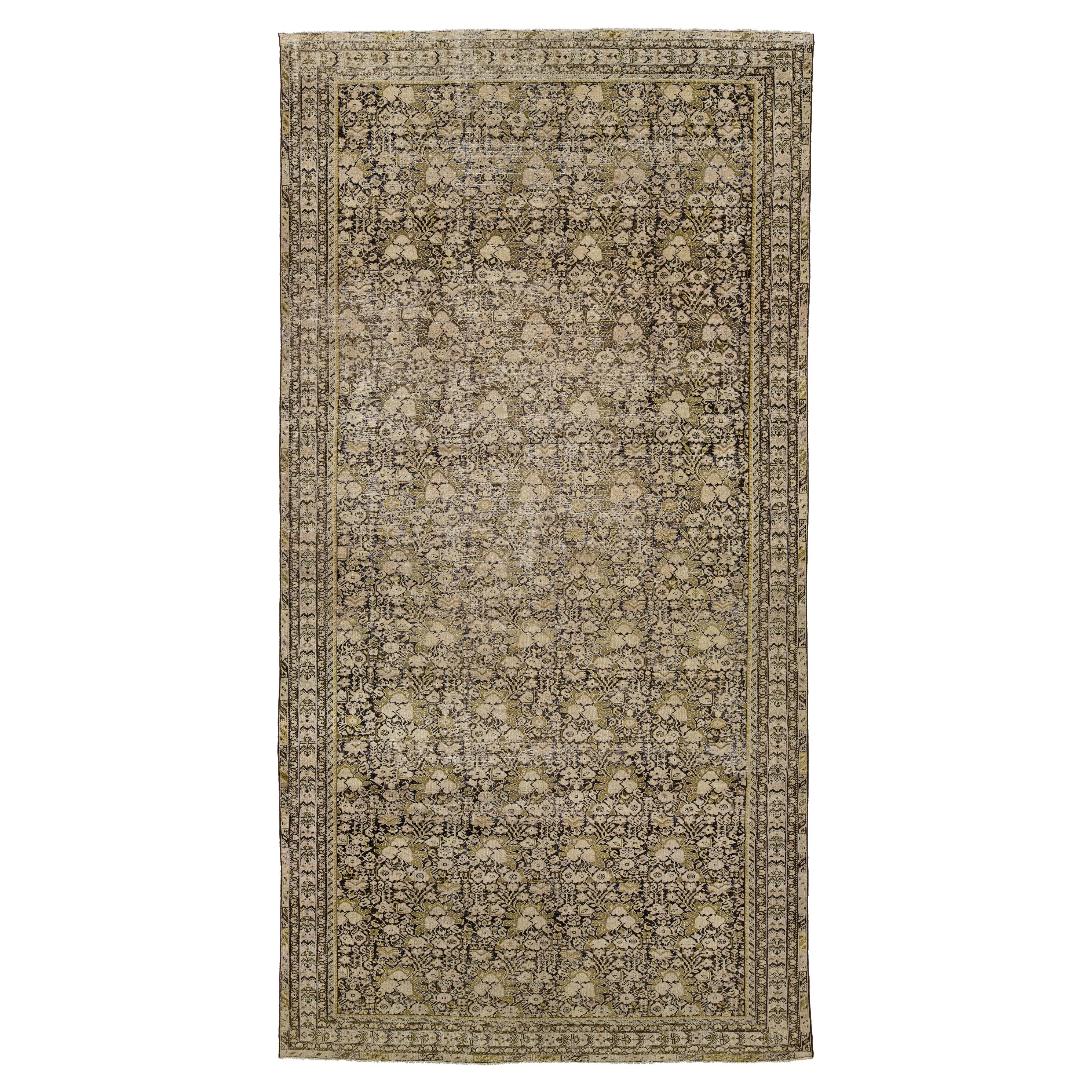 9 x 17 Antiker Malayer Wollteppich in gedämpftem Braun mit persischem Blumengitter