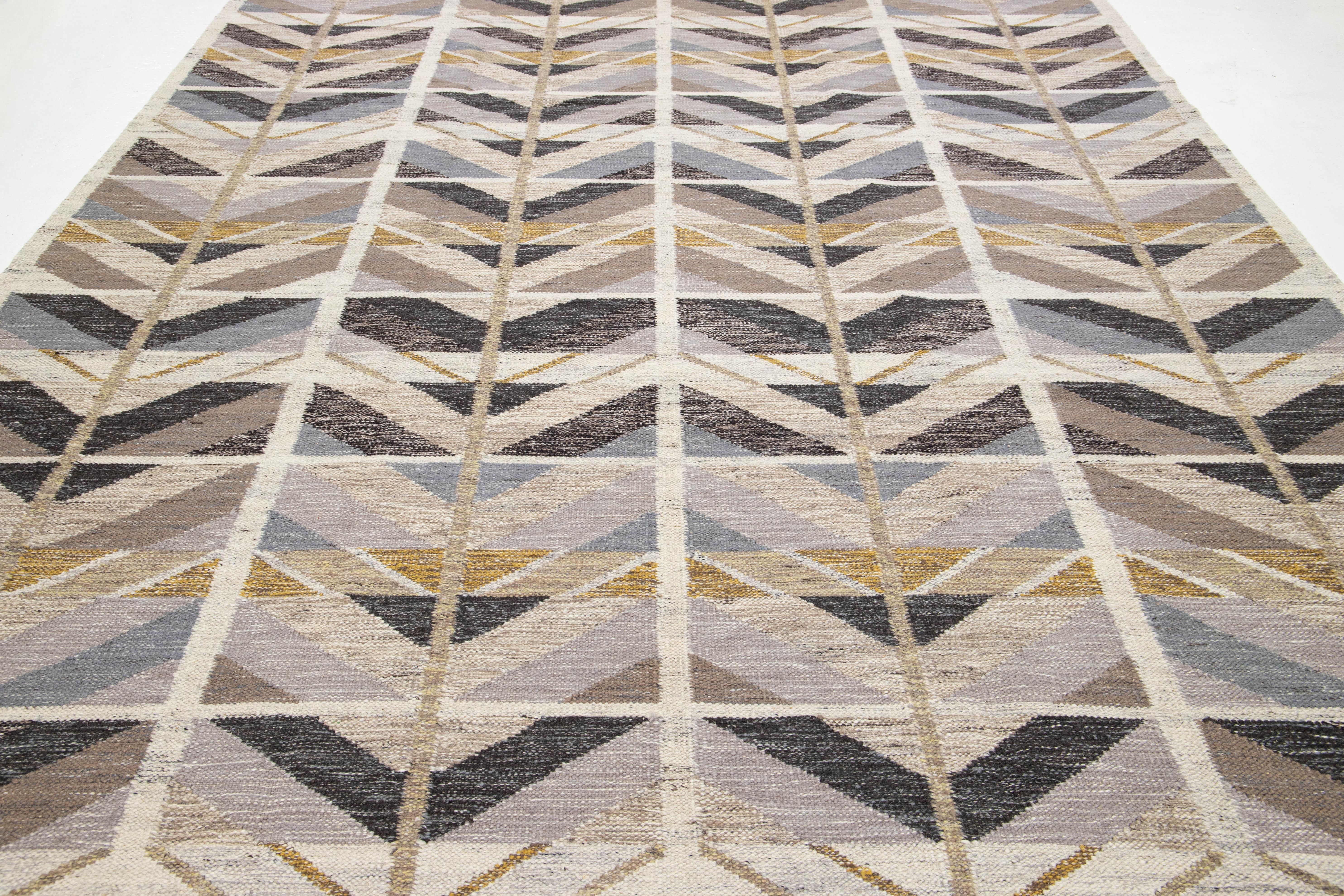 Tappeto in lana a trama piatta in stile svedese moderno con motivo geometrico color terra 9 X !2 In condizioni Nuovo in vendita a Norwalk, CT