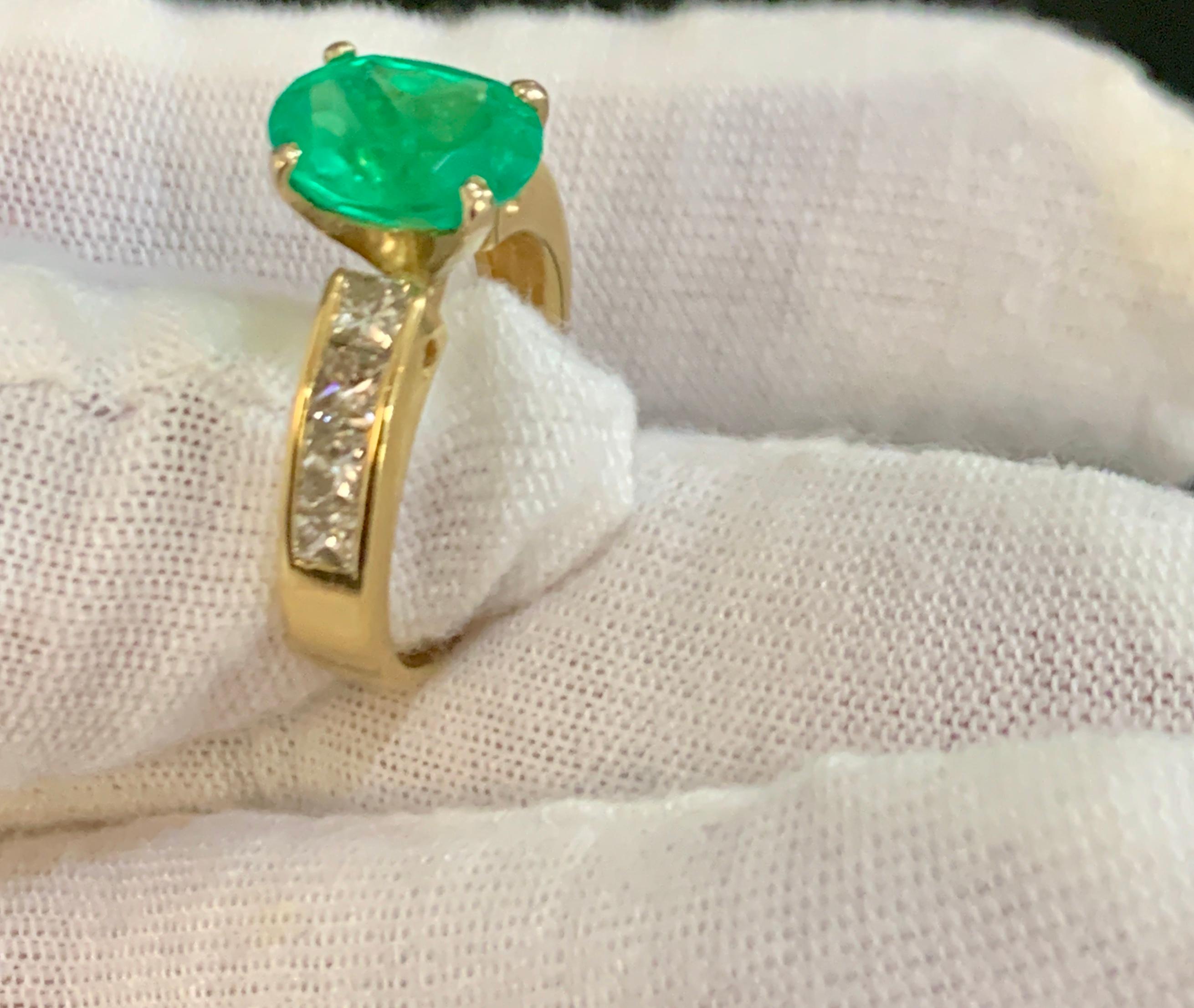 Oval Emerald and Diamond Ring 14 Karat Yellow Gold For Sale 3